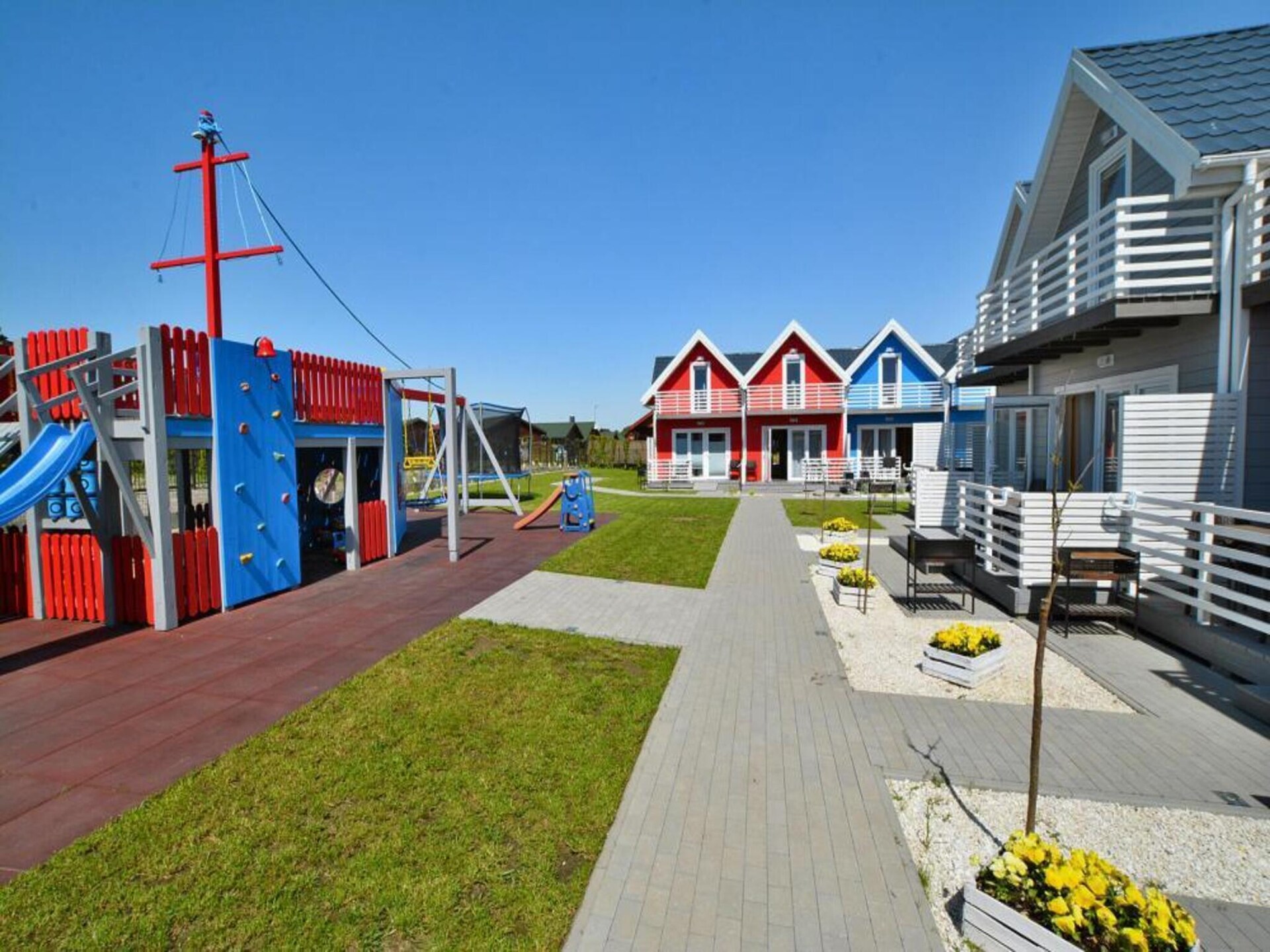 Vrijstaand houten vakantiehuis nabij strand Sarbinowo met zwembad - foto 18