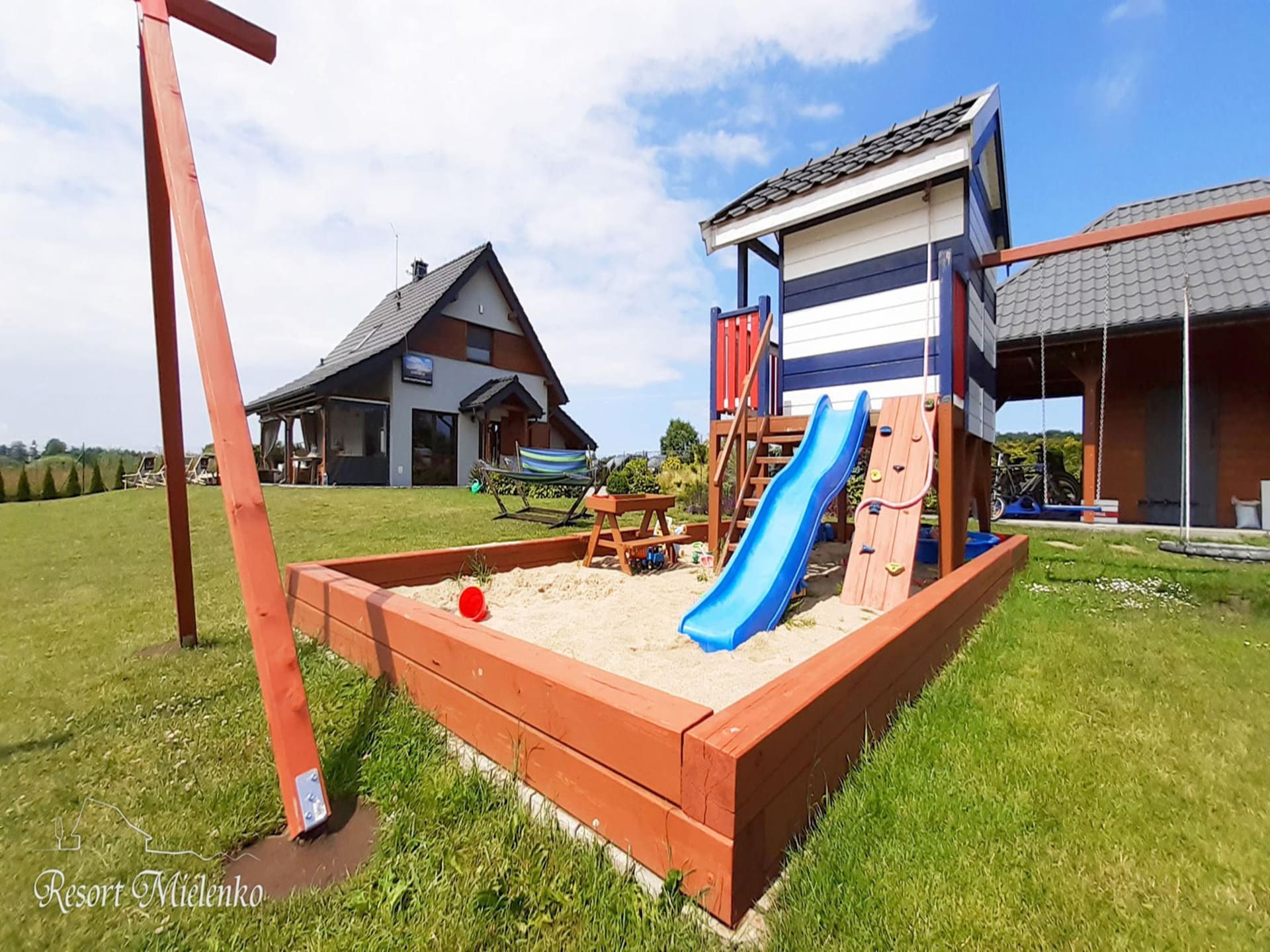 Op 850 m van zee: Comfortabel vakantiehuis met wellness in Mielenko - foto 27