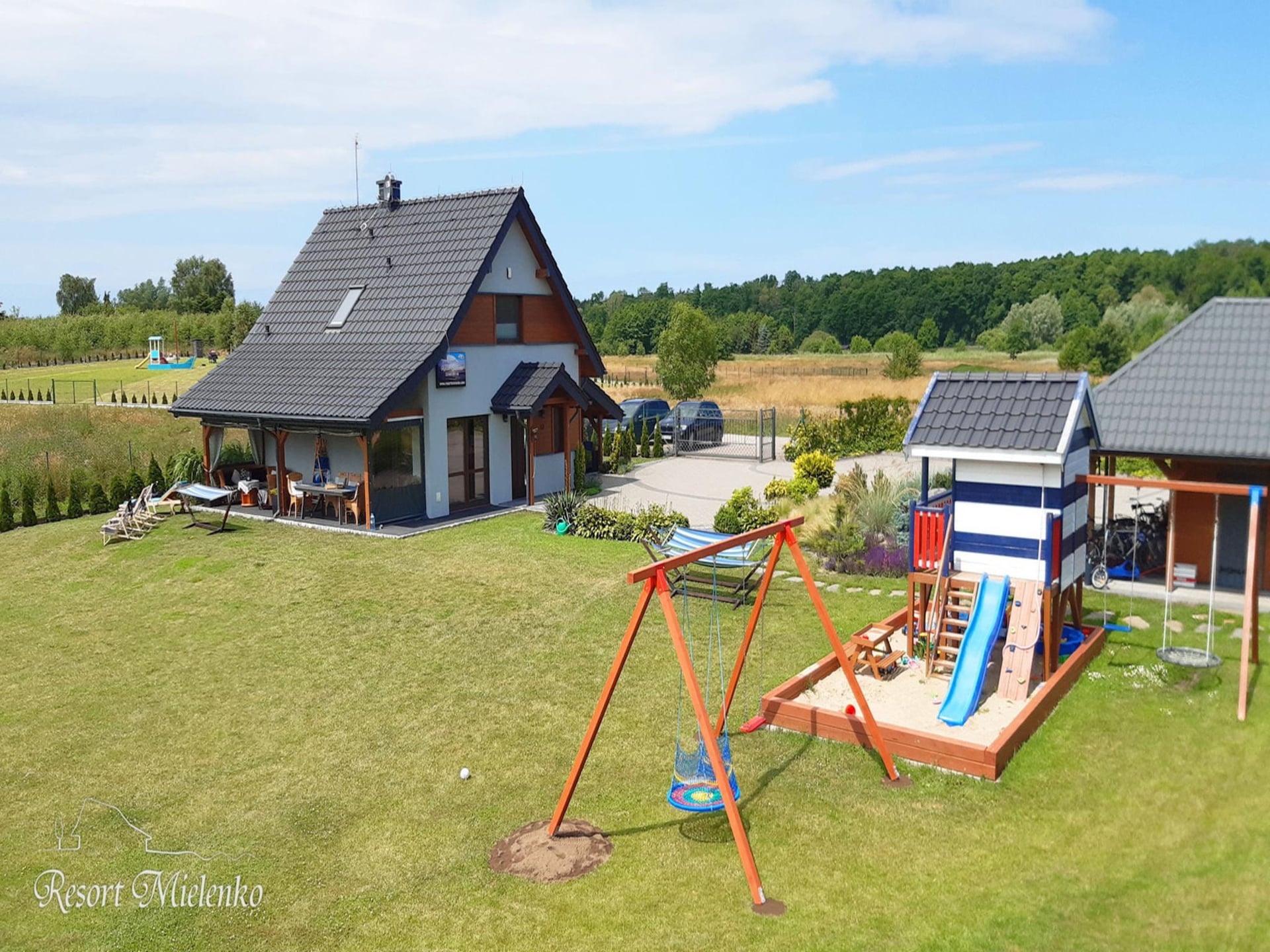 Op 850 m van zee: Comfortabel vakantiehuis met wellness in Mielenko - foto 24