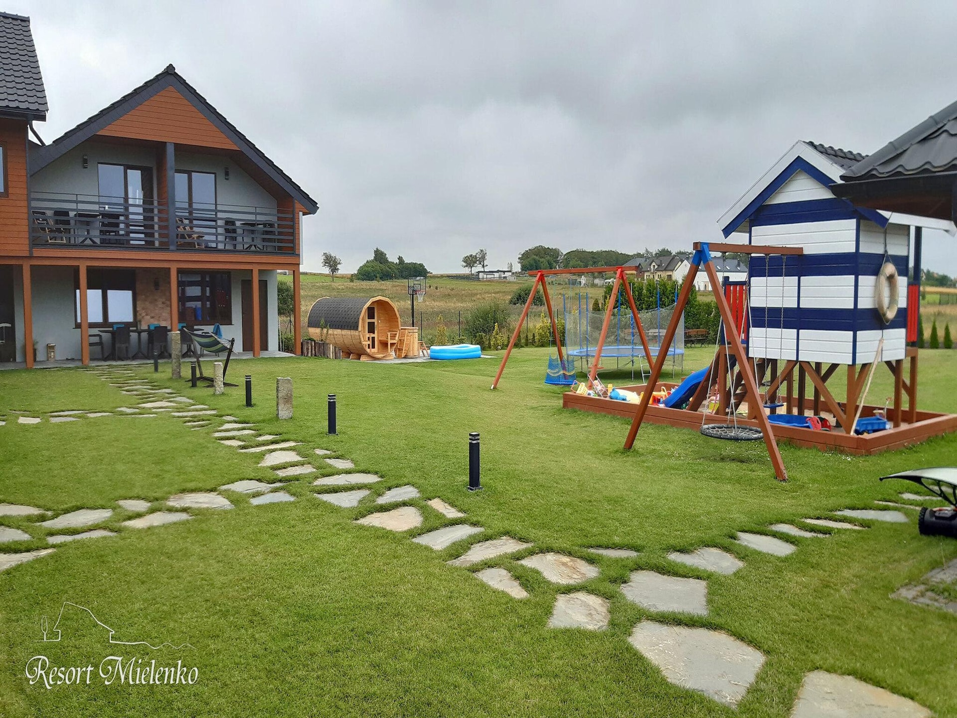 Op 850 m van zee: Comfortabel vakantiehuis met wellness in Mielenko - foto 29