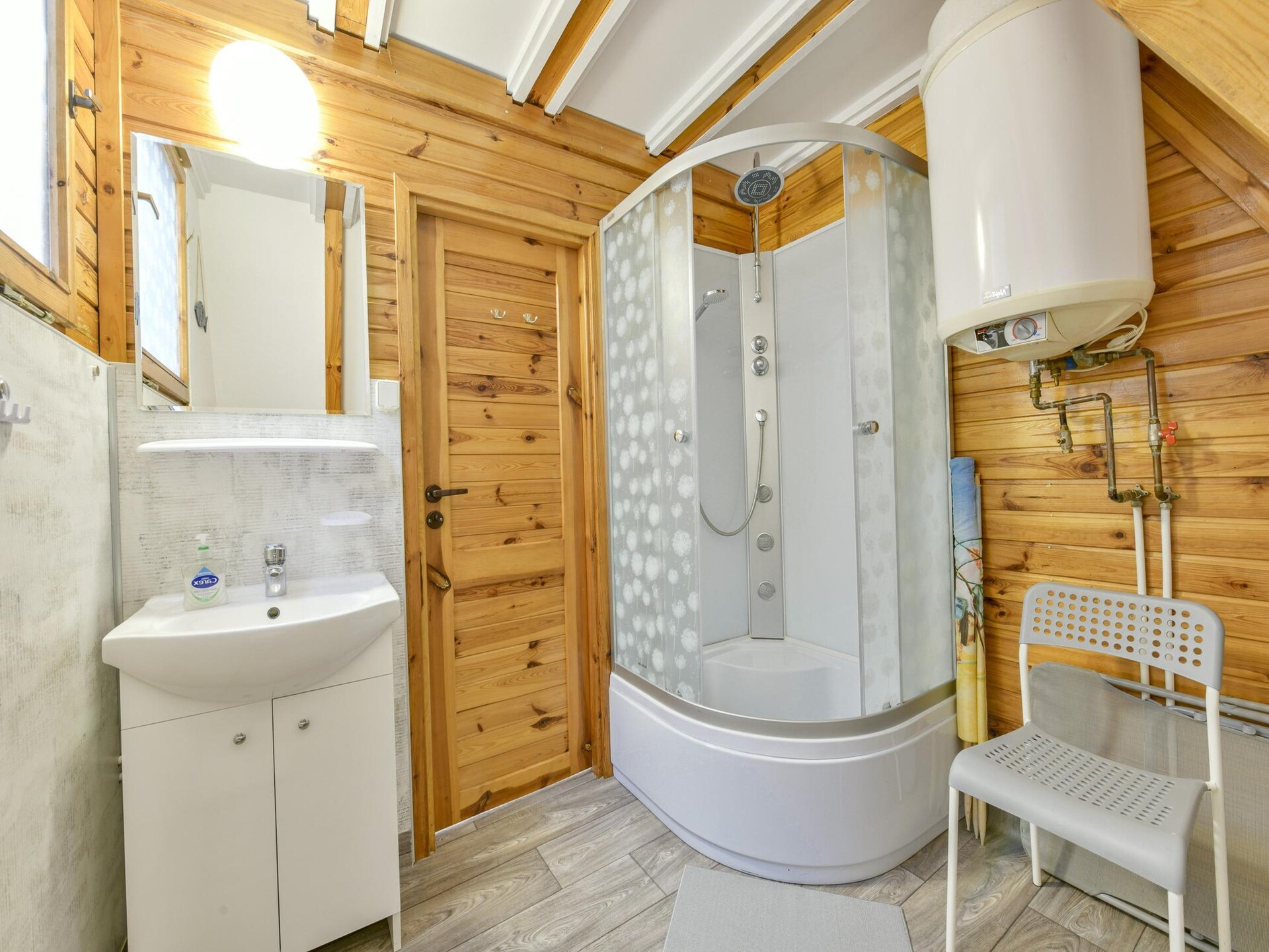 Houten vakantiehuis voor 5 in bosrijk resort bij strand Kołobrzeg - foto 10