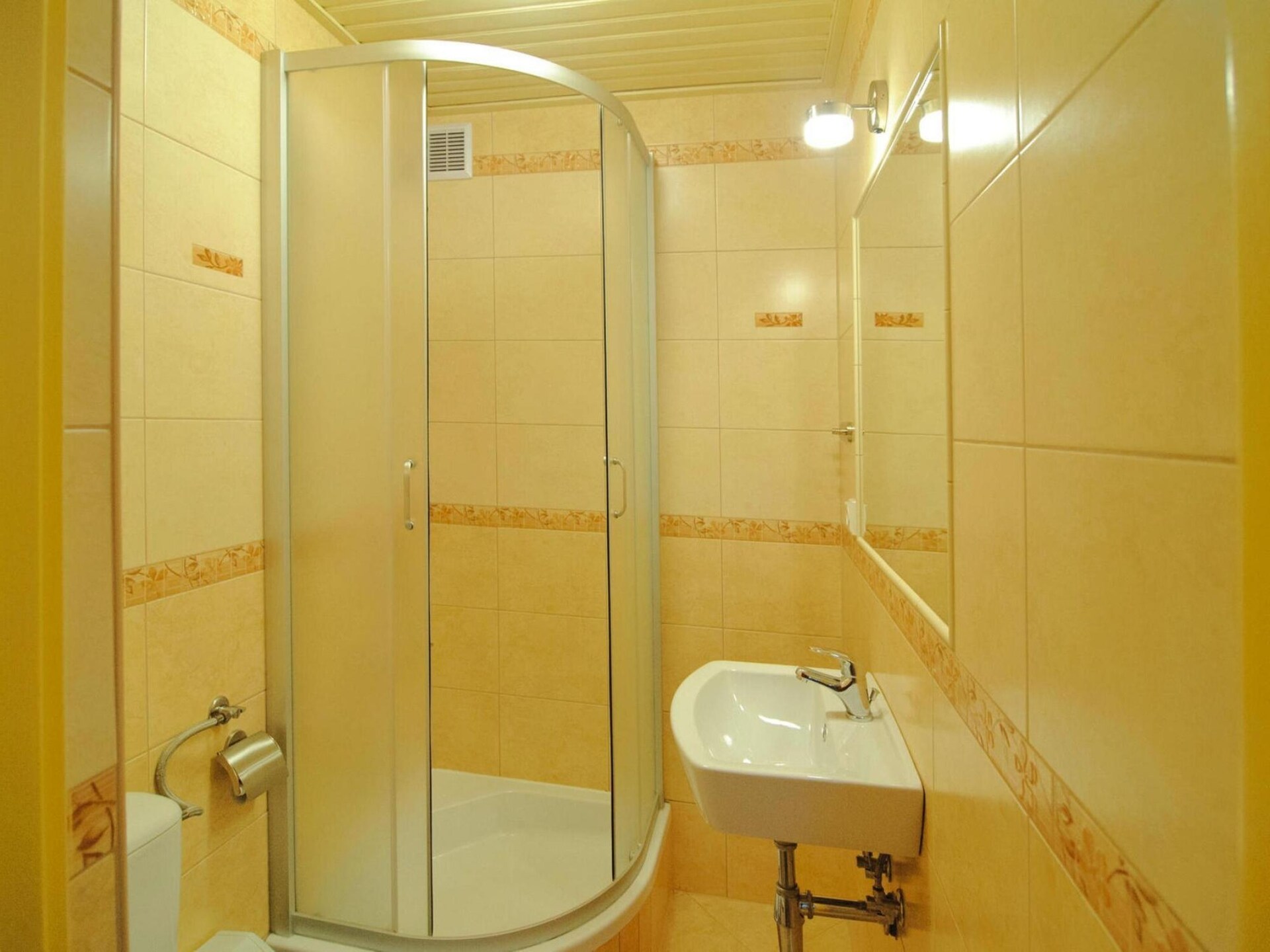 Ruim vakantiehuis voor 10 aan een privémeer in Rekowo, Kasjoebië - foto 20