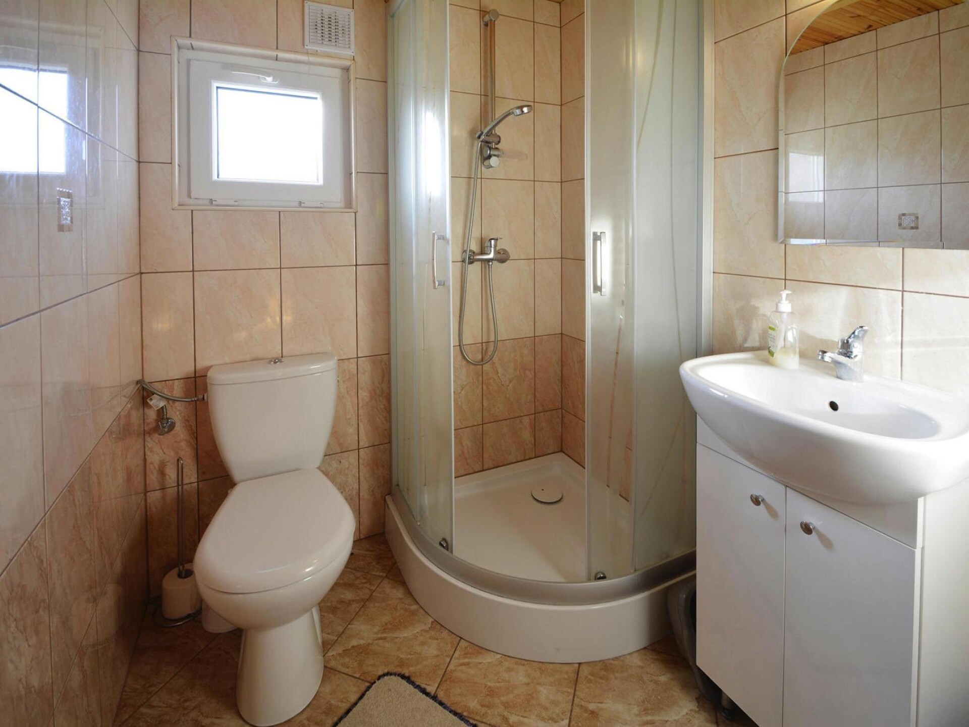 Vakantiehuis op 300 m van het meer in Lubin - foto 9