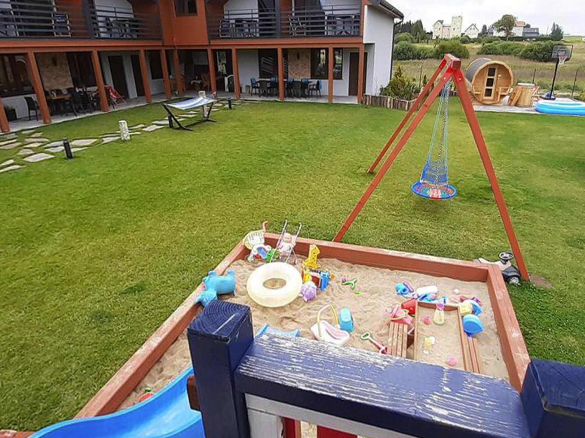 Ruim vakantiehuis voor 8 bij strand Mielenko met sauna & jacuzzi - foto 19