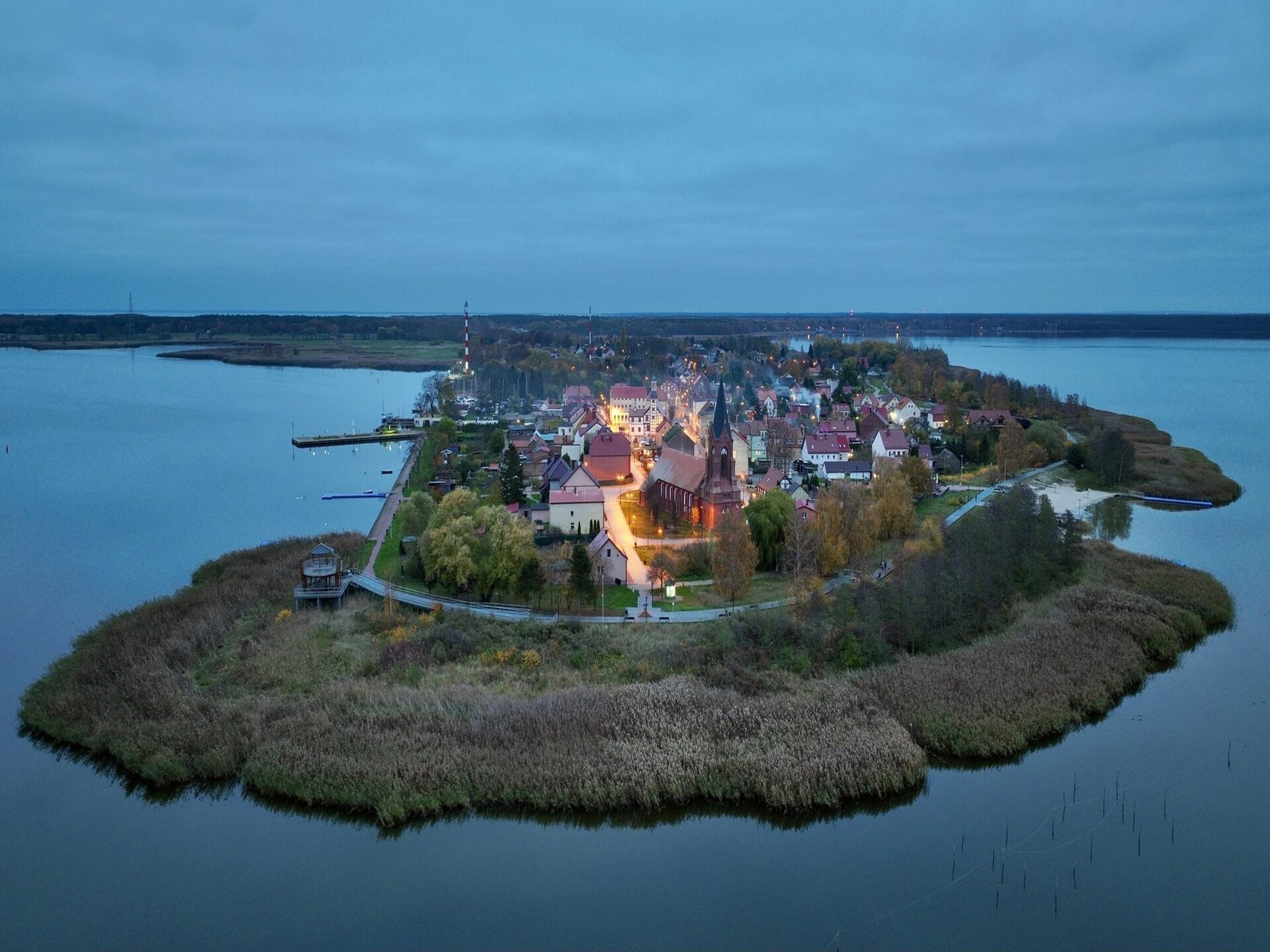 Knus vrijstaand vakantiehuis met tuin op 450m van het meer in Nowe Warpno - foto 17