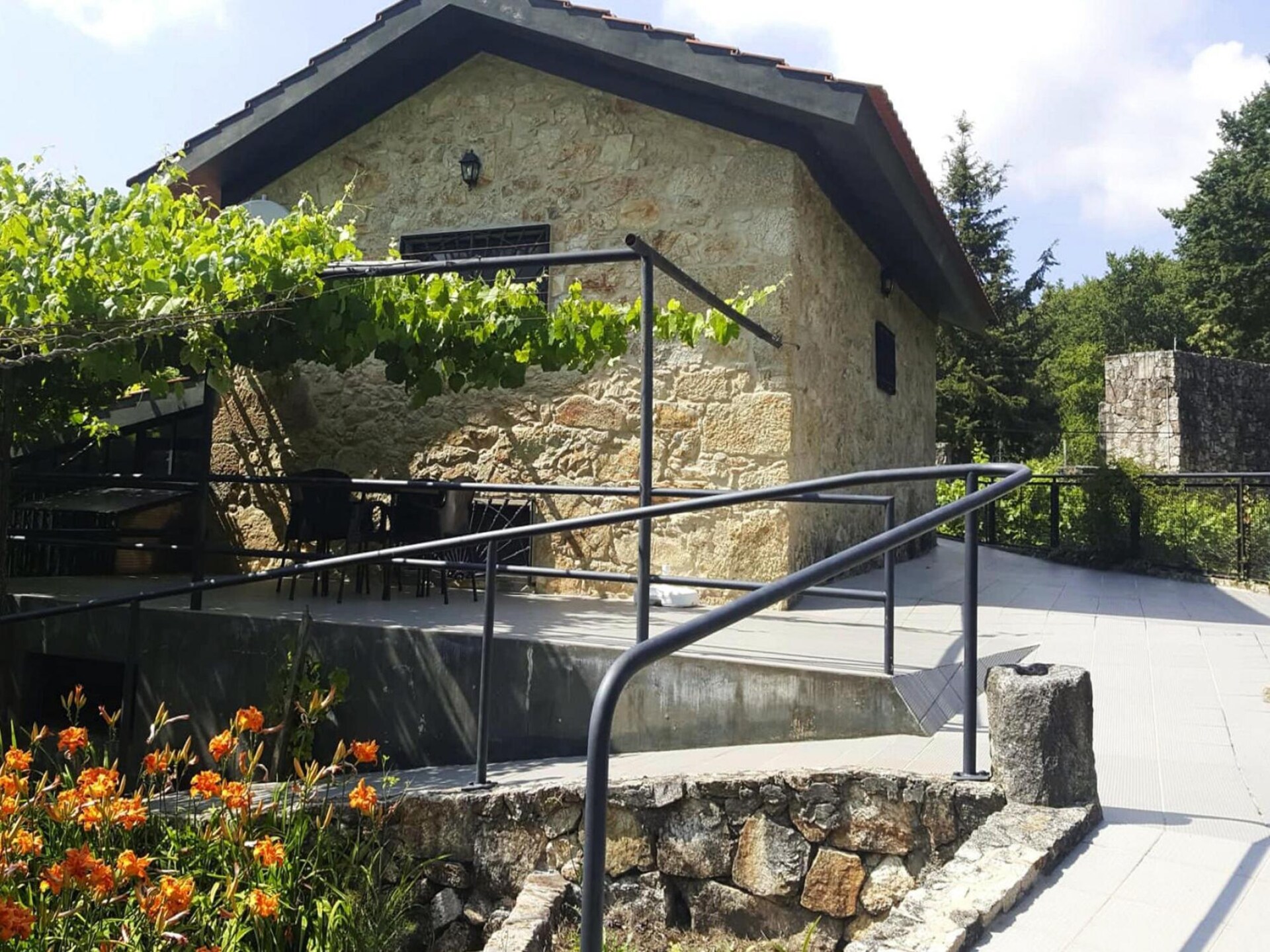 Gerenoveerd granieten huis met panoramisch uitzicht op de rivier de Caima - foto 3