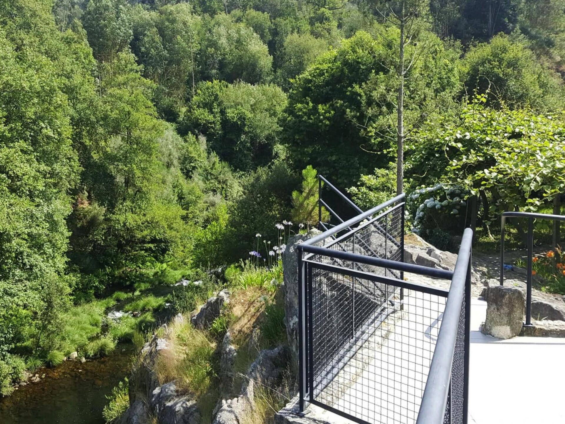 Gerenoveerd granieten huis met panoramisch uitzicht op de rivier de Caima - foto 11
