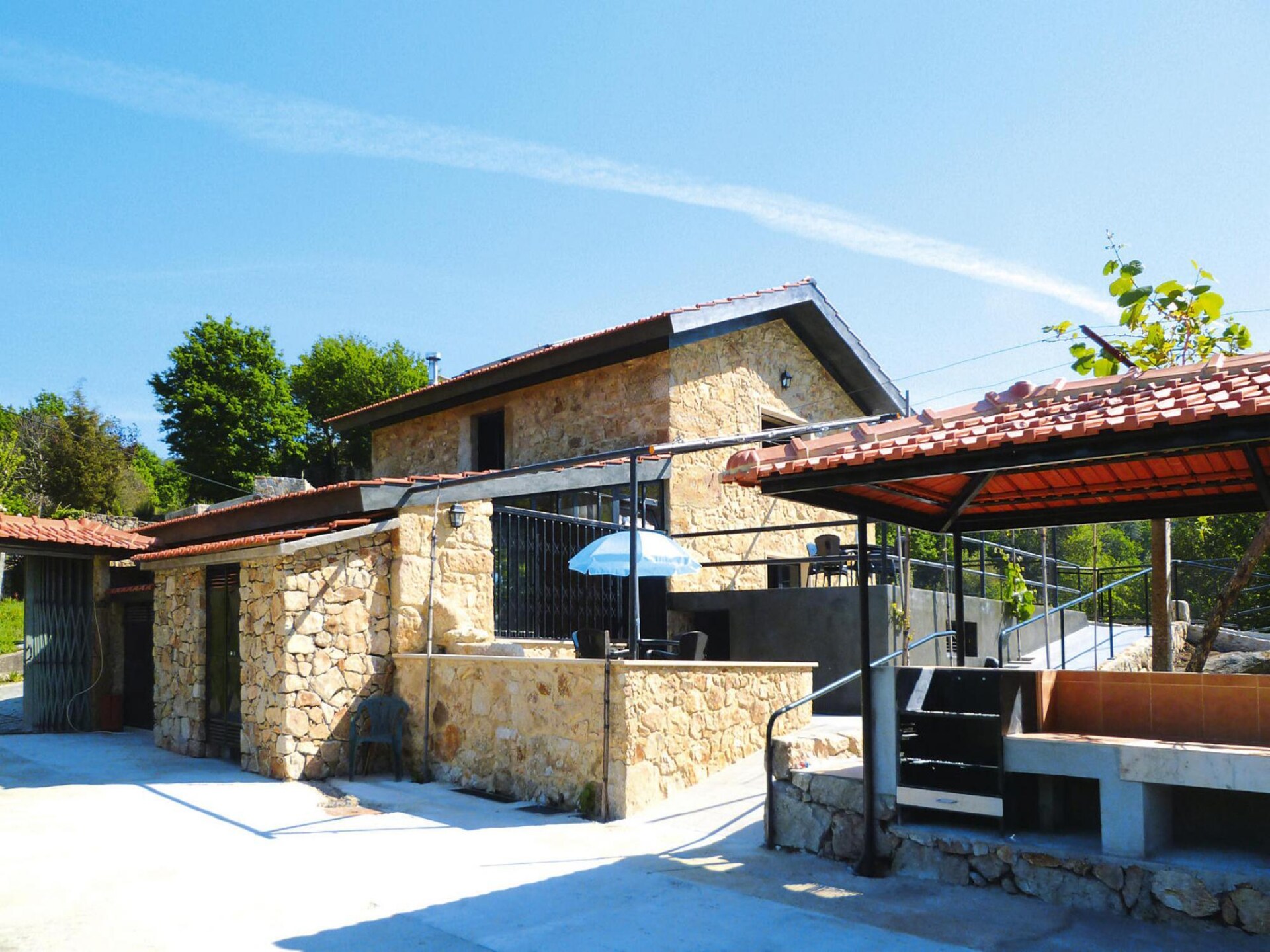 Gerenoveerd granieten huis met panoramisch uitzicht op de rivier de Caima - foto 5