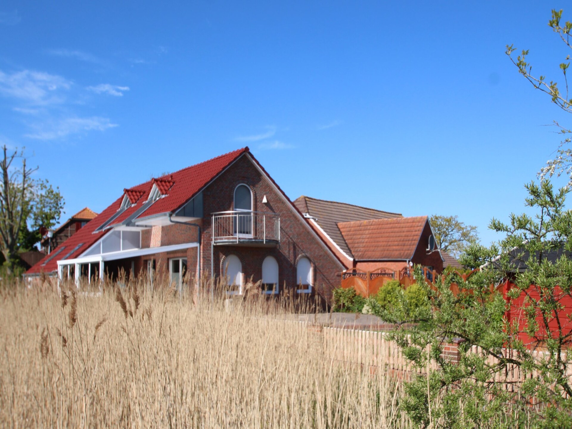 Ruim vakantiehuis met Feldblick in Dornumersiel, 3 km van de Noordzee - foto 17