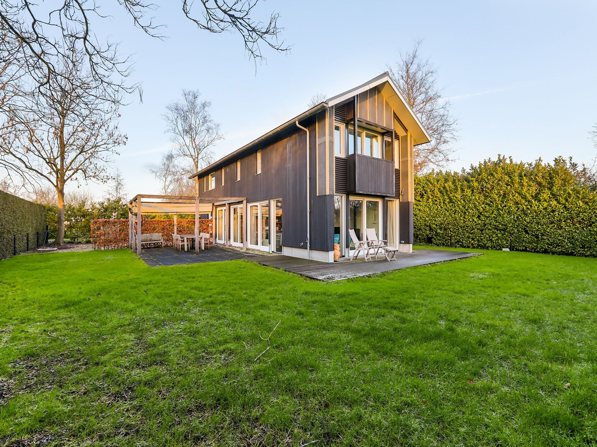 Stijlvol familiehuis aan het water in Grou met tuin, trampoline en golfbaan - foto 10