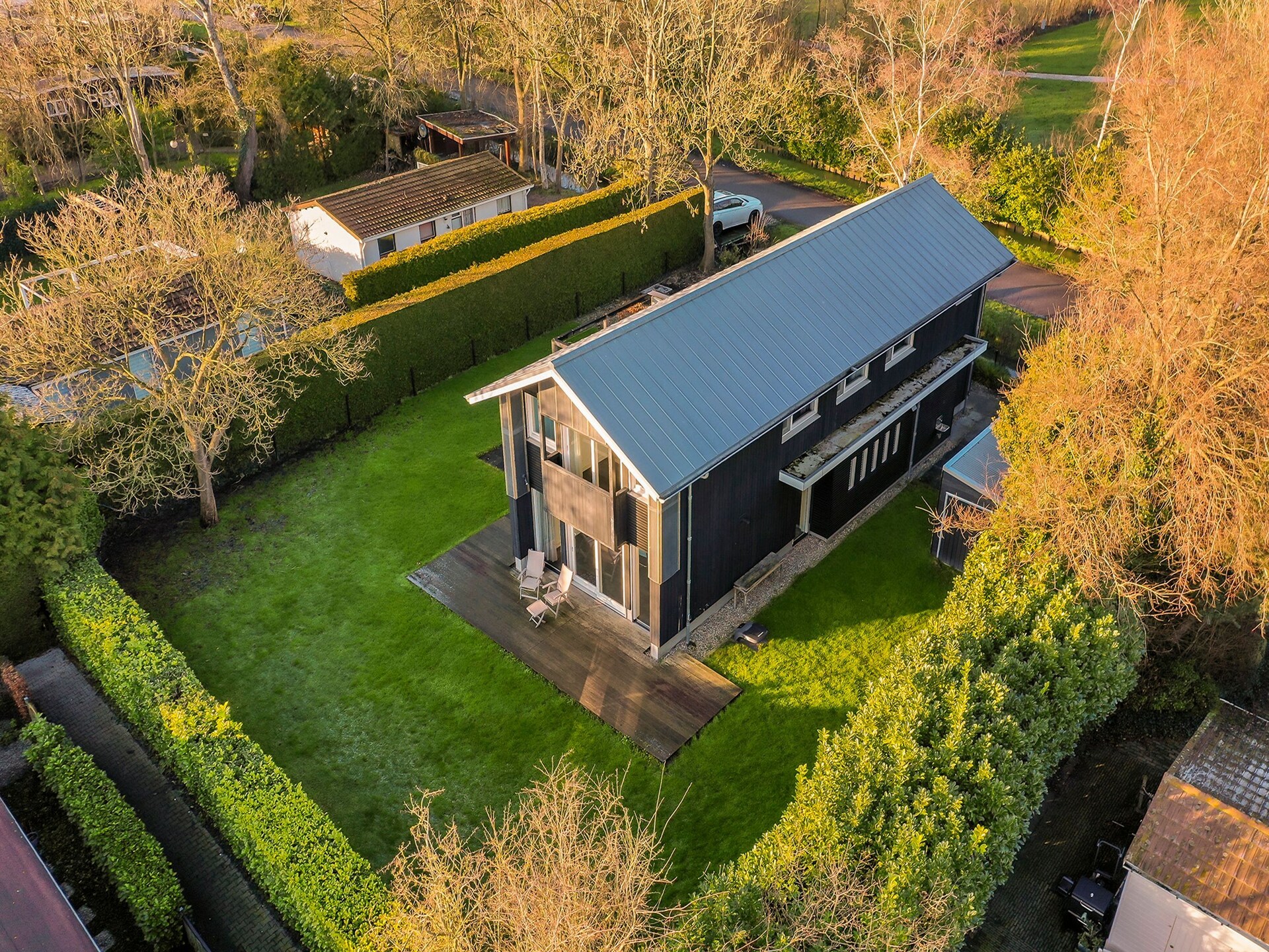 Stijlvol familiehuis aan het water in Grou met tuin, trampoline en golfbaan - foto 11