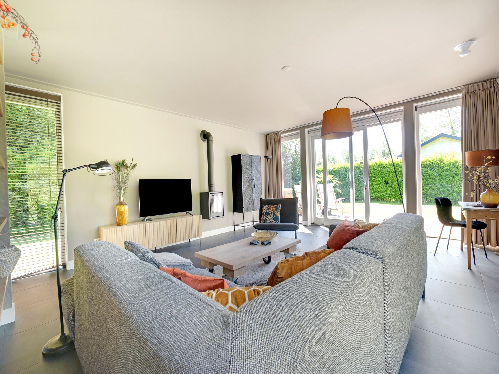 Stijlvol familiehuis aan het water in Grou met tuin, trampoline en golfbaan - foto 14