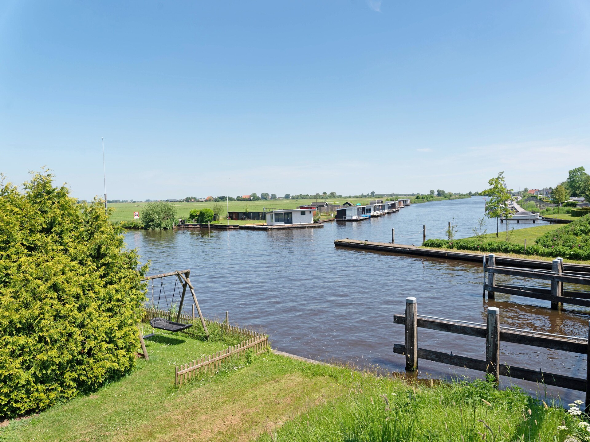 Stijlvol familiehuis aan het water in Grou met tuin, trampoline en golfbaan - foto 29