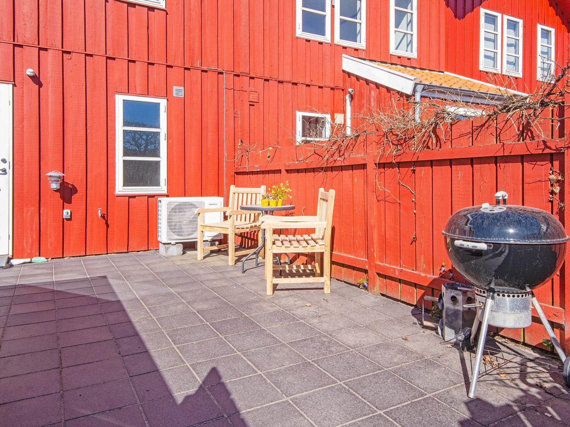 Rood vakantiehuis direct aan de haven van Ebeltoft, 20 meter van de zee - foto 1