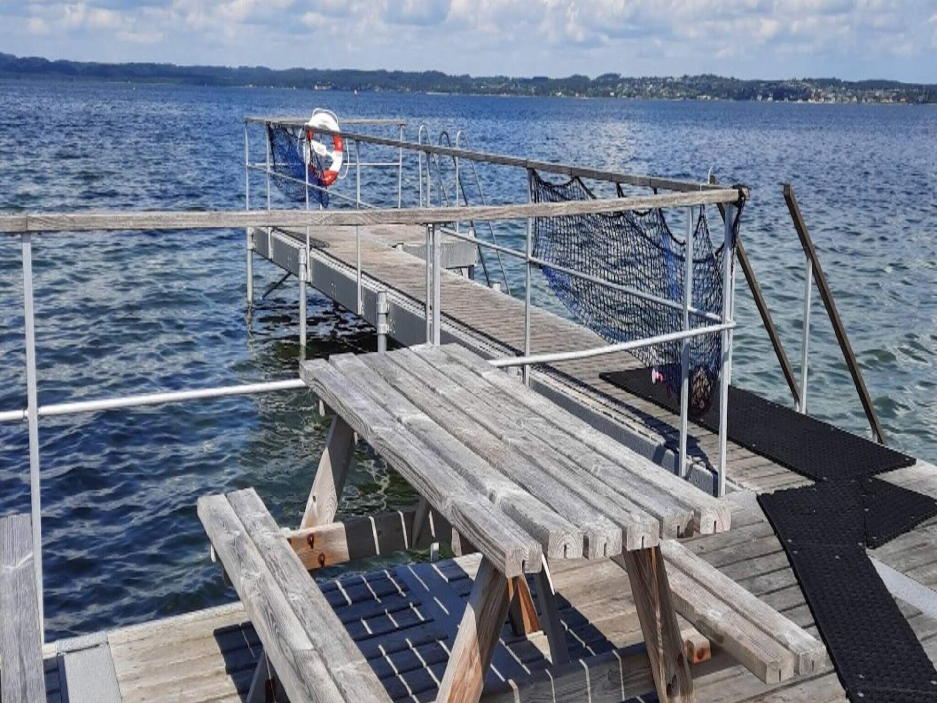 Rood vakantiehuis direct aan de haven van Ebeltoft, 20 meter van de zee - foto 3