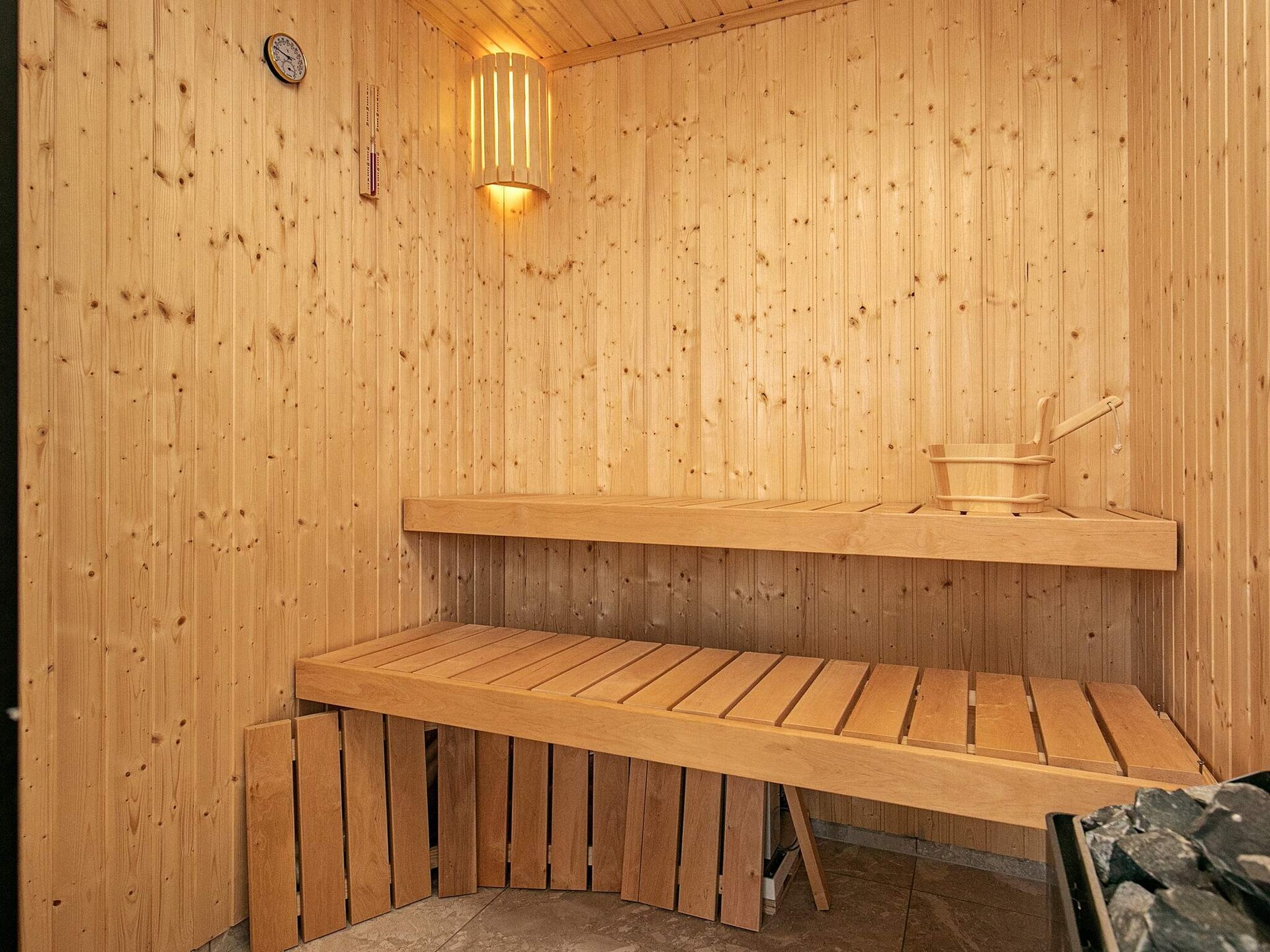 12-persoons vakantiehuis aan zee in Millinge met whirlpool en sauna - foto 35