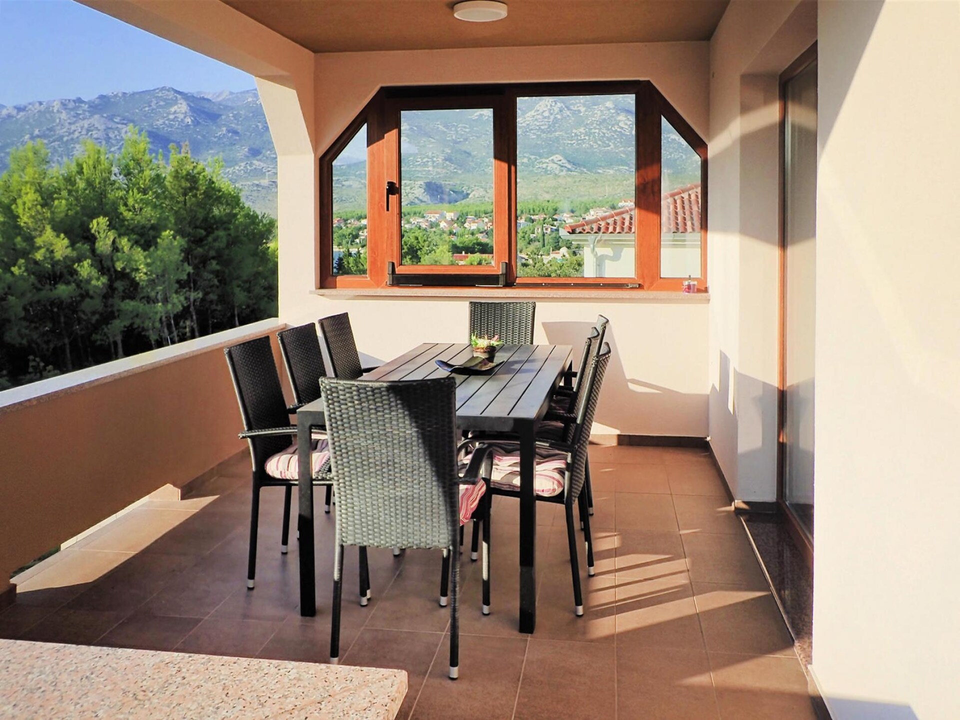 Ruim appartement in Jasenice: op 900 m van het centrum - foto 1