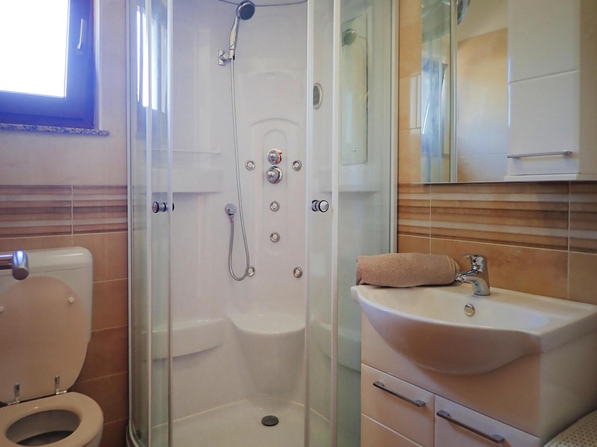 Ruim appartement in Jasenice: op 900 m van het centrum - foto 17
