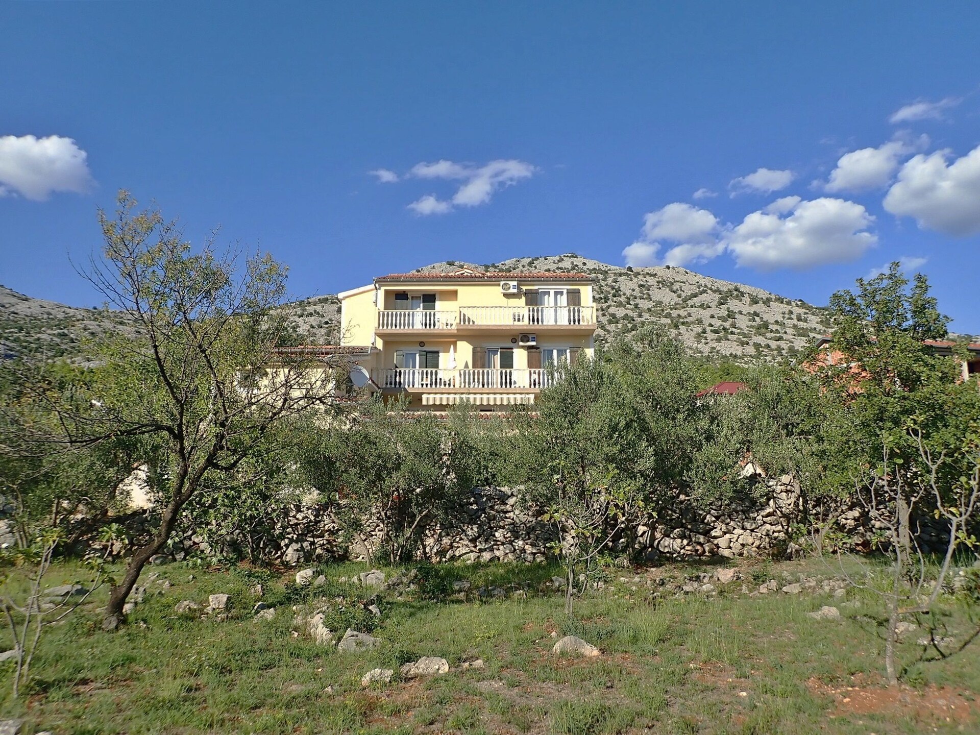 Op 300 m van zee: ruim appartement in centrum Starigrad Paklenica - foto 18