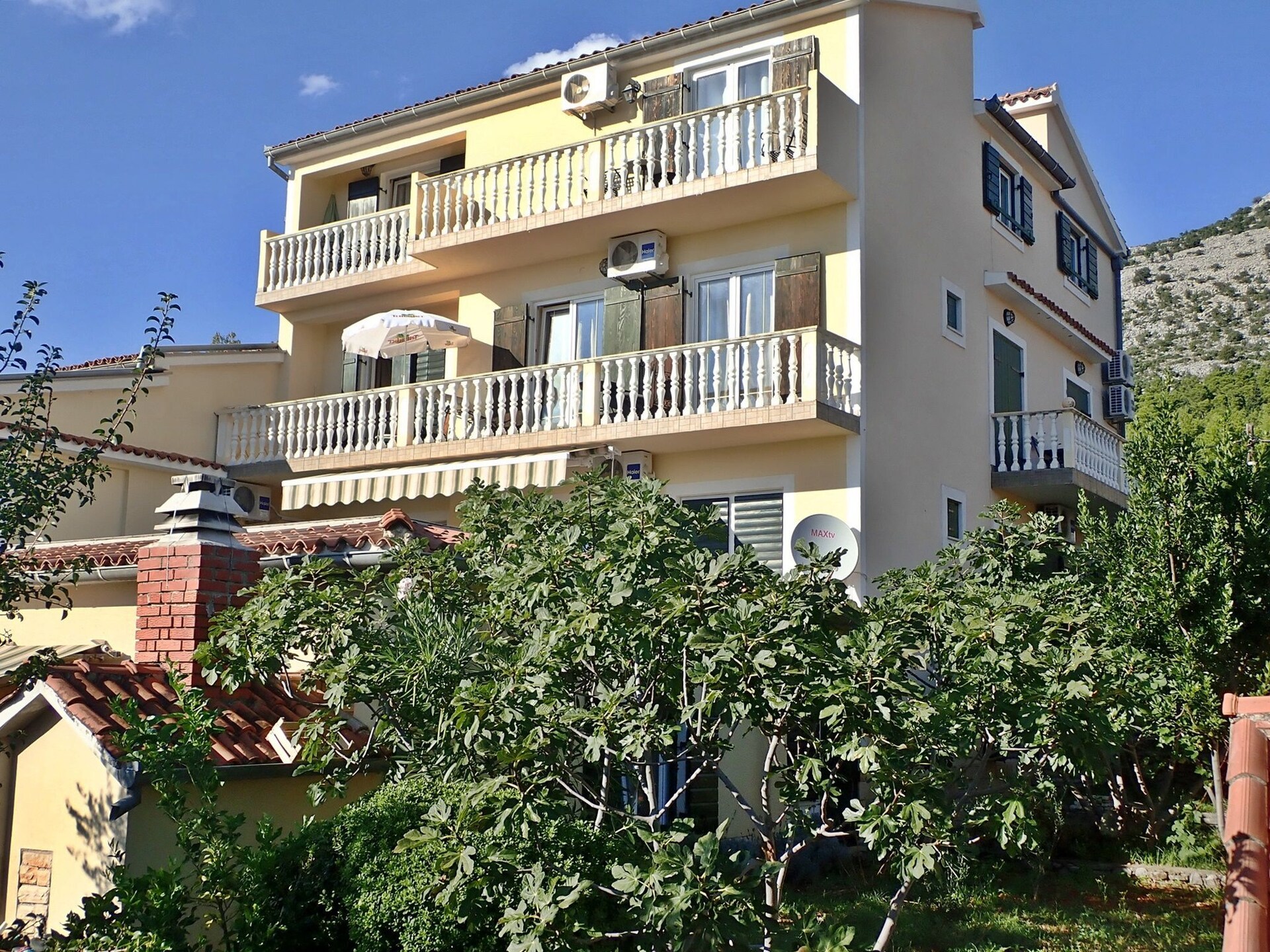 Op 300 m van zee: ruim appartement in centrum Starigrad Paklenica - foto 7