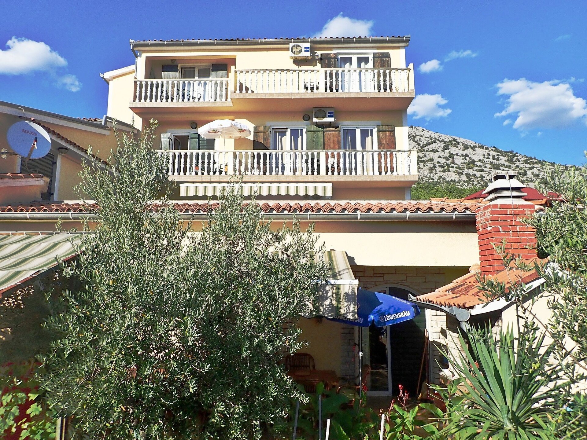 Op 300 m van zee: ruim appartement in centrum Starigrad Paklenica - foto 1