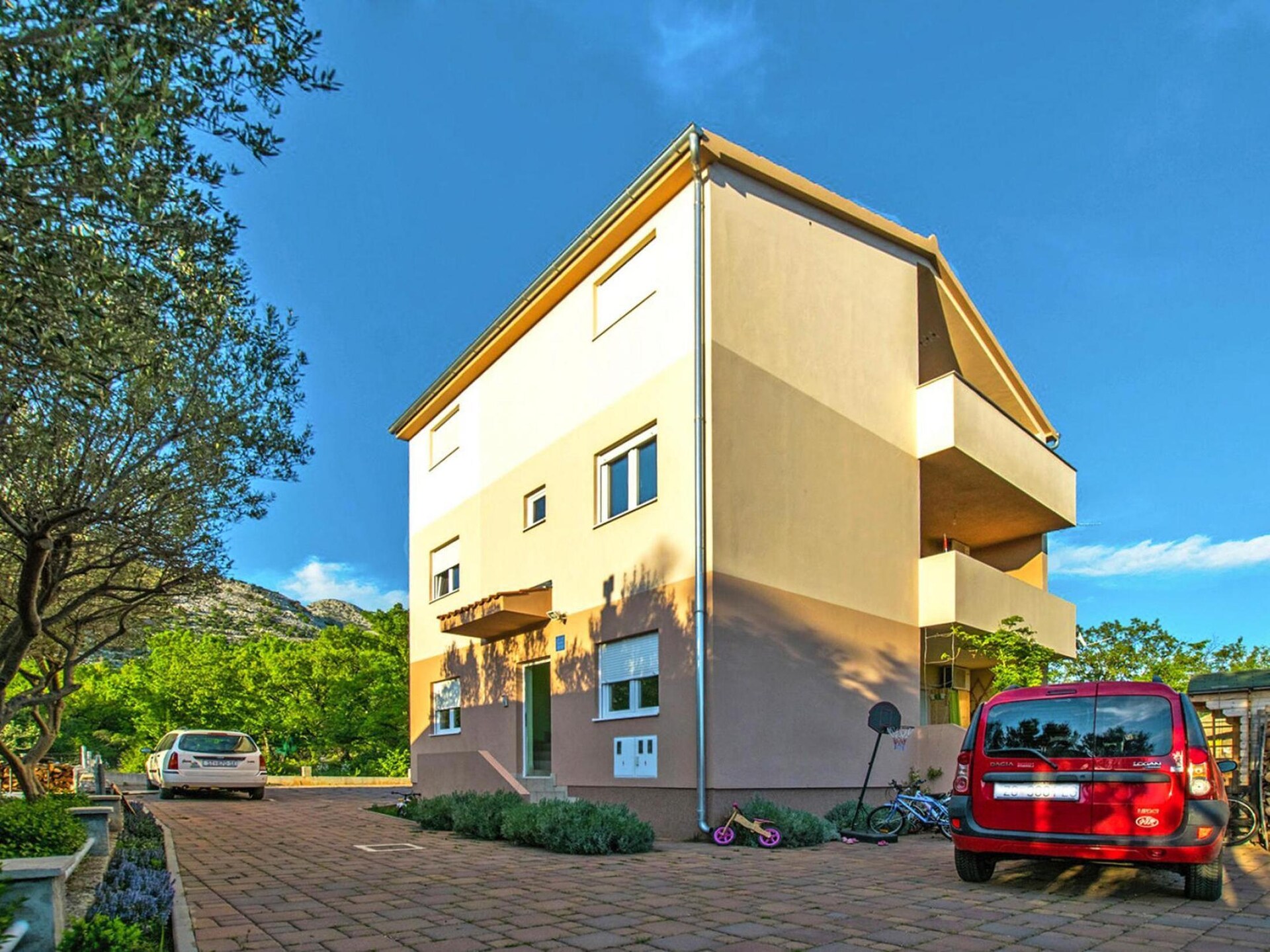 Op 400 m van zee: Modern appartement in Starigrad Paklenica - foto 1