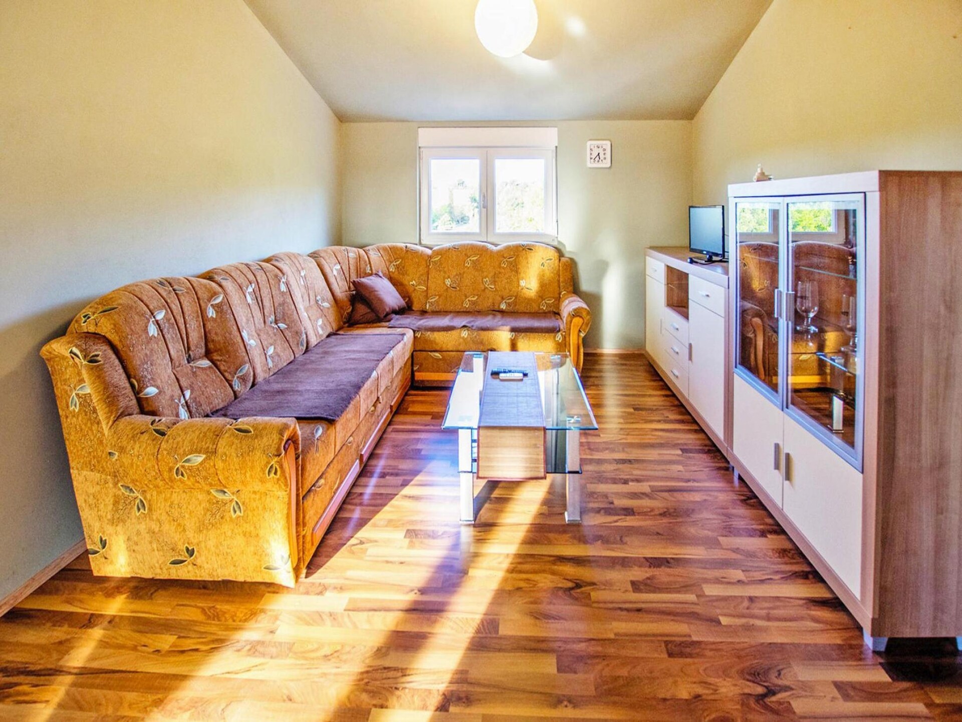 Op 400 m van zee: Modern appartement in Starigrad Paklenica - foto 2
