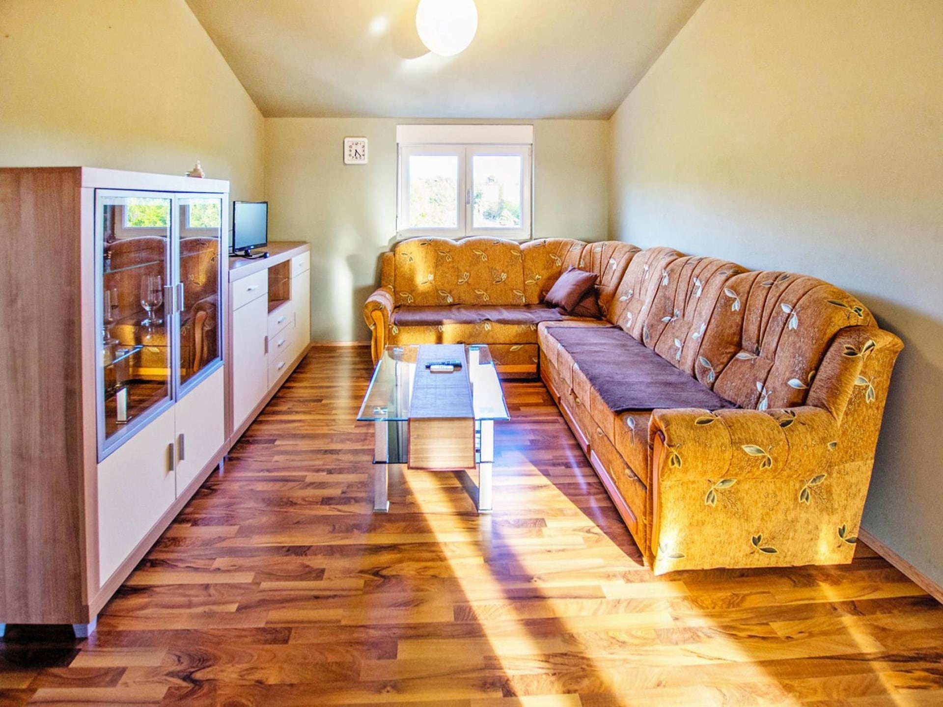 Op 400 m van zee: Modern appartement in Starigrad Paklenica - foto 9