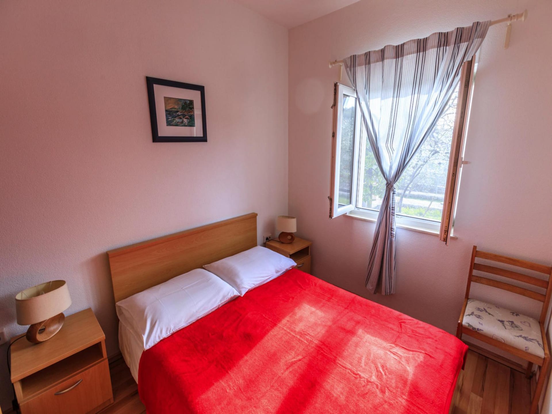 Centraal gelegen vakantiehuis aan zee in Sumartin - foto 4