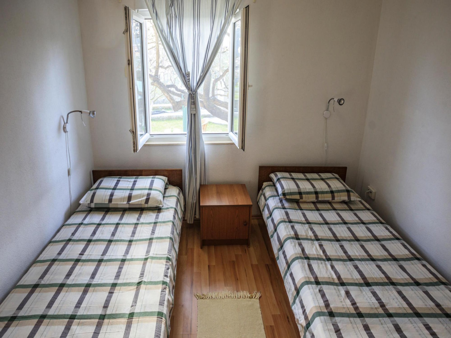 Centraal gelegen vakantiehuis aan zee in Sumartin - foto 9