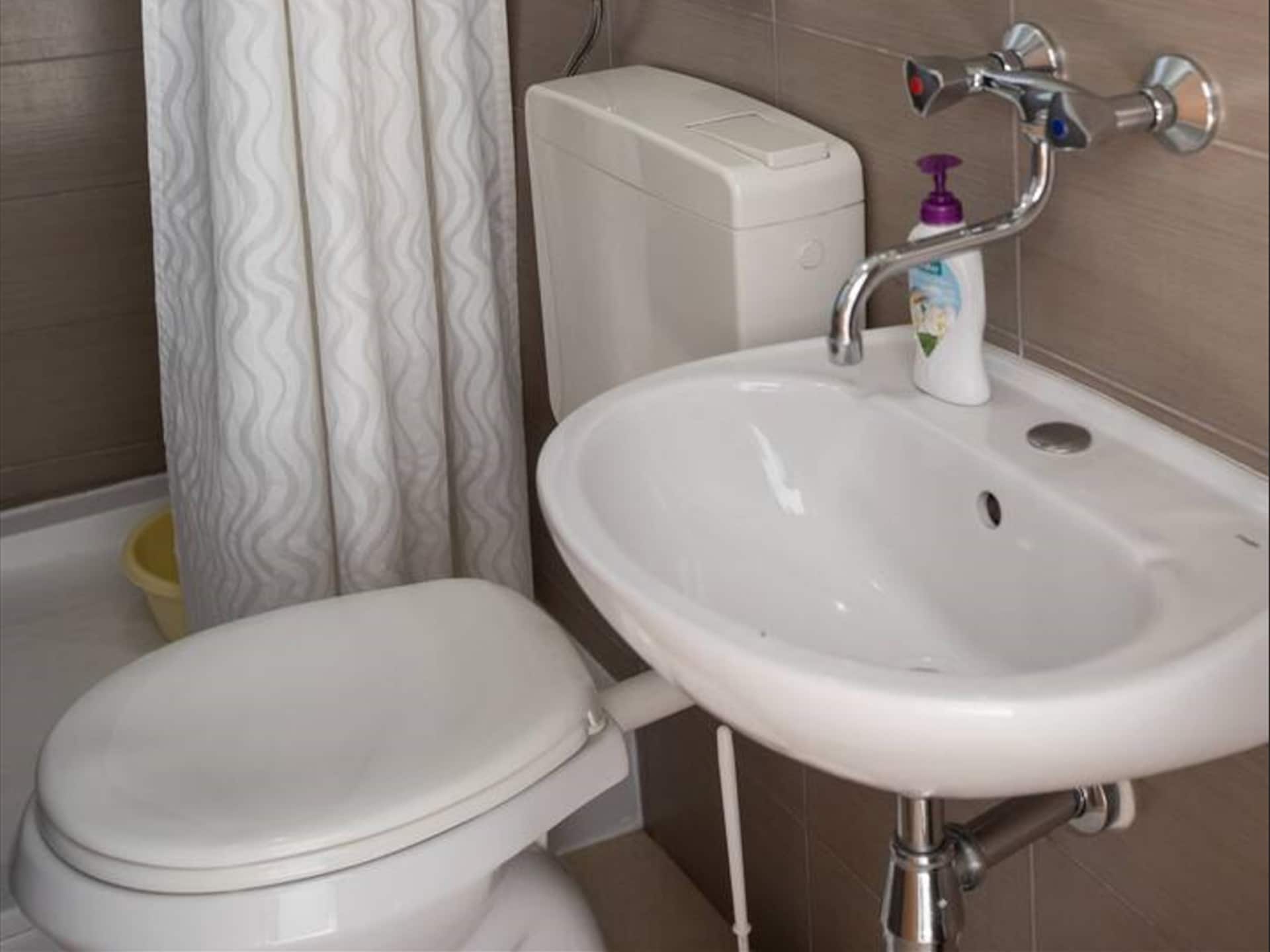 Centraal gelegen vakantiehuis aan zee in Sumartin - foto 11