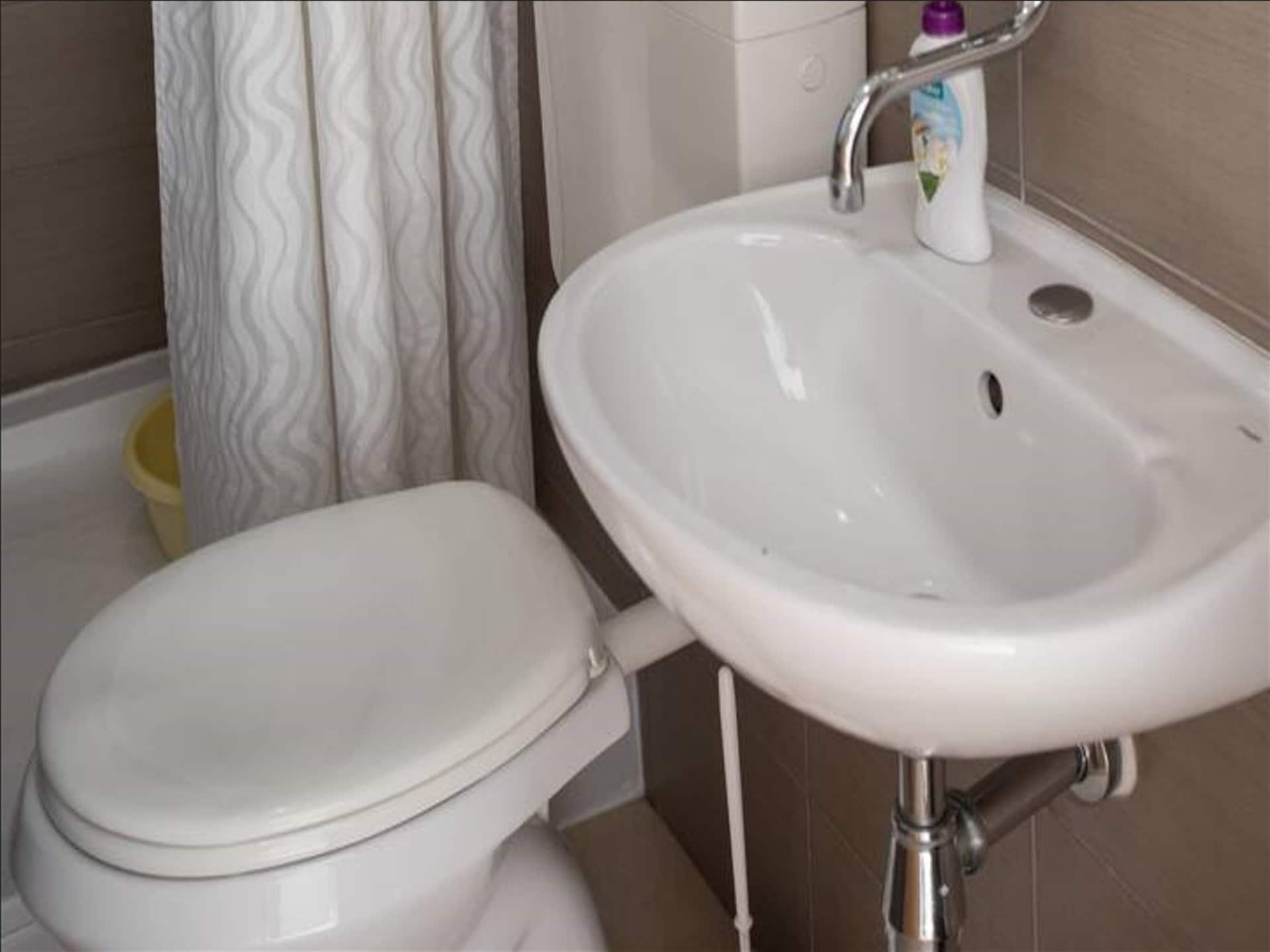 Centraal gelegen vakantiehuis aan zee in Sumartin - foto 10