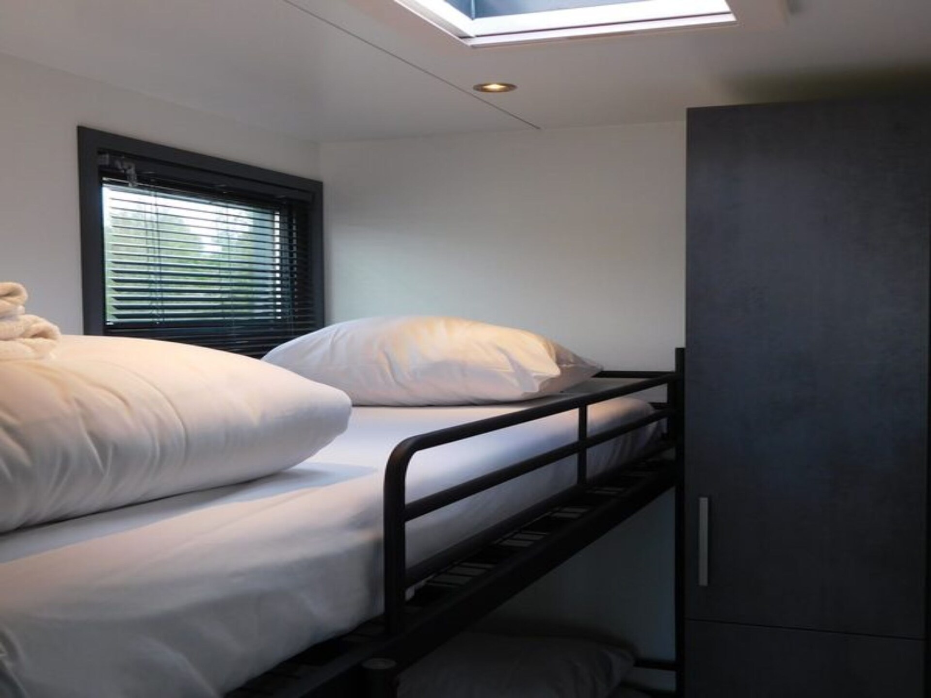 Unieke woonboot in Volendam: slapen op het water met huisdier - foto 29