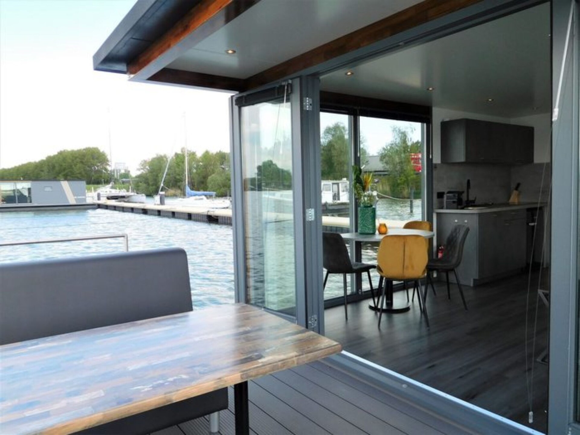 Unieke woonboot in Volendam: slapen op het water met huisdier - foto 30