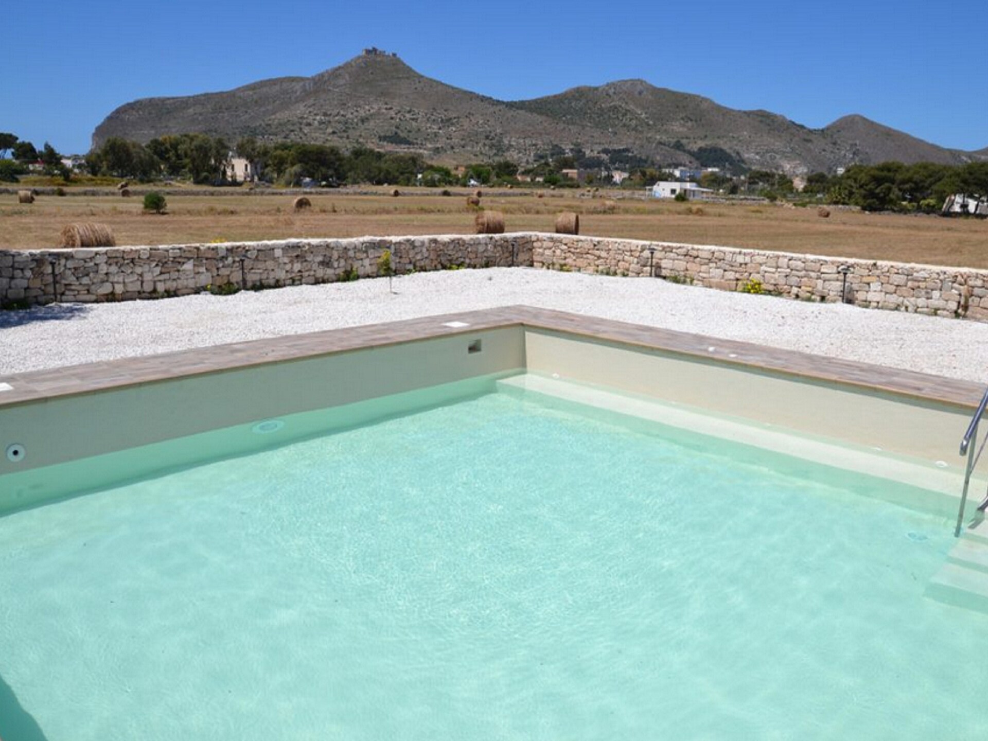 Romantisch verblijf op Favignana met zwembad, vlakbij zee - foto 1