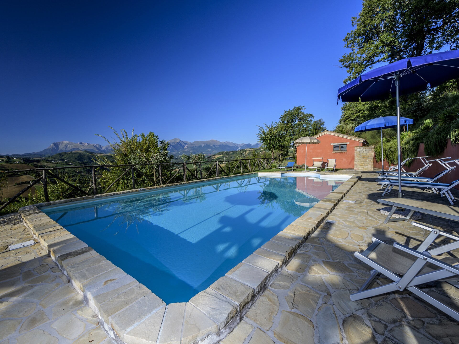 Studio voor 2 met zwembad en uitzicht op de Sibillijnen bij Monte San Martino - foto 2