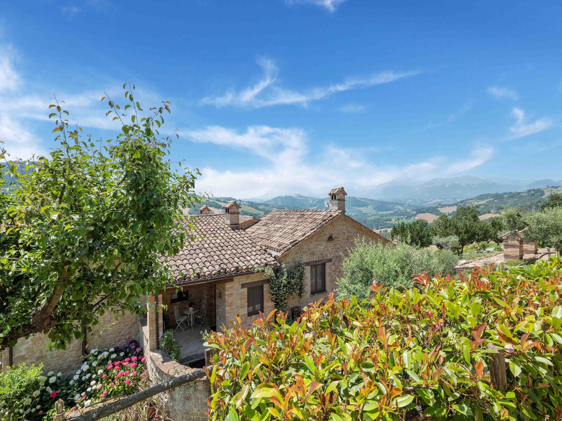 Studio voor 2 met zwembad en uitzicht op de Sibillijnen bij Monte San Martino - foto 1
