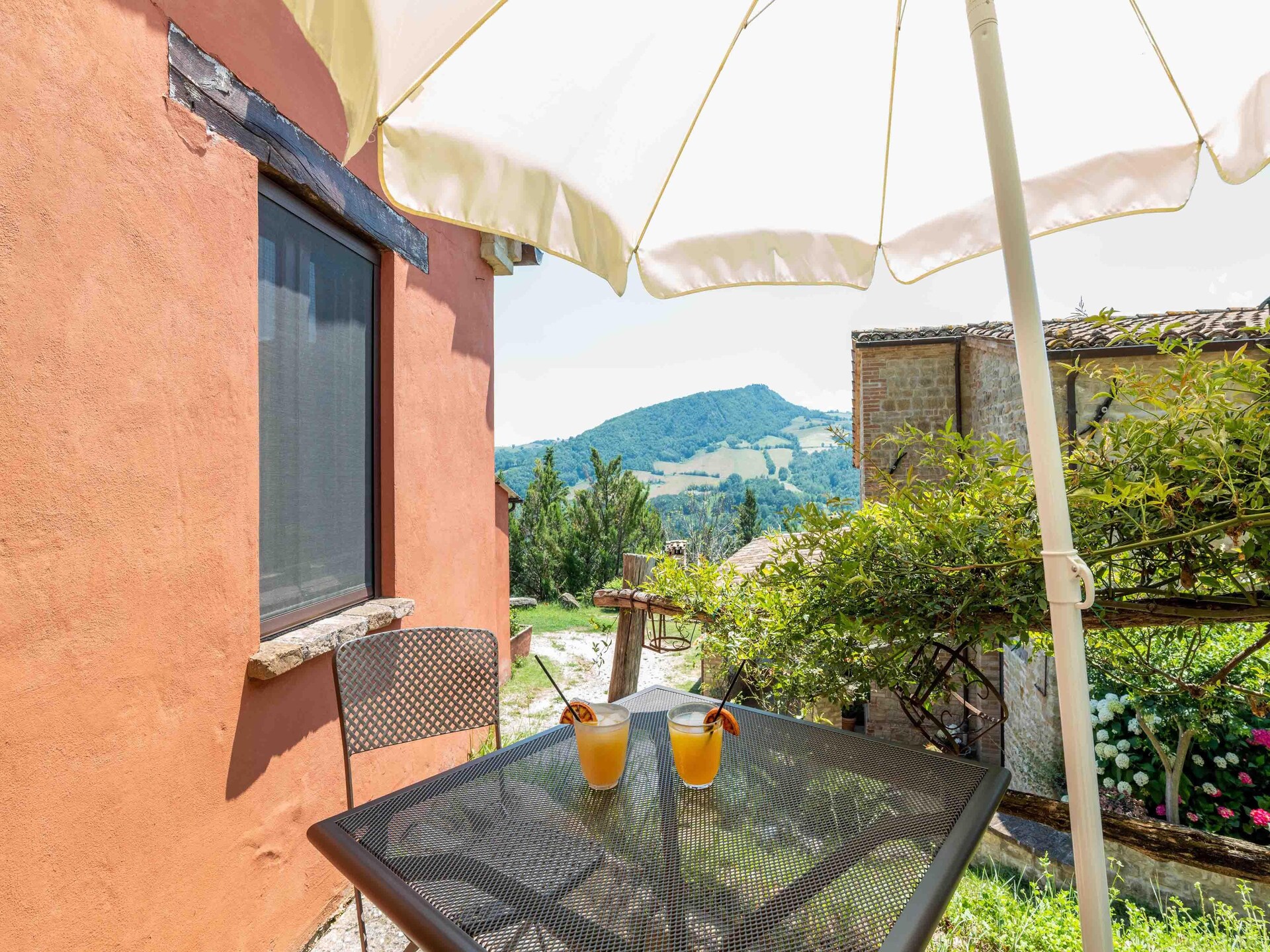 Studio voor 2 met zwembad en uitzicht op de Sibillijnen bij Monte San Martino - foto 17