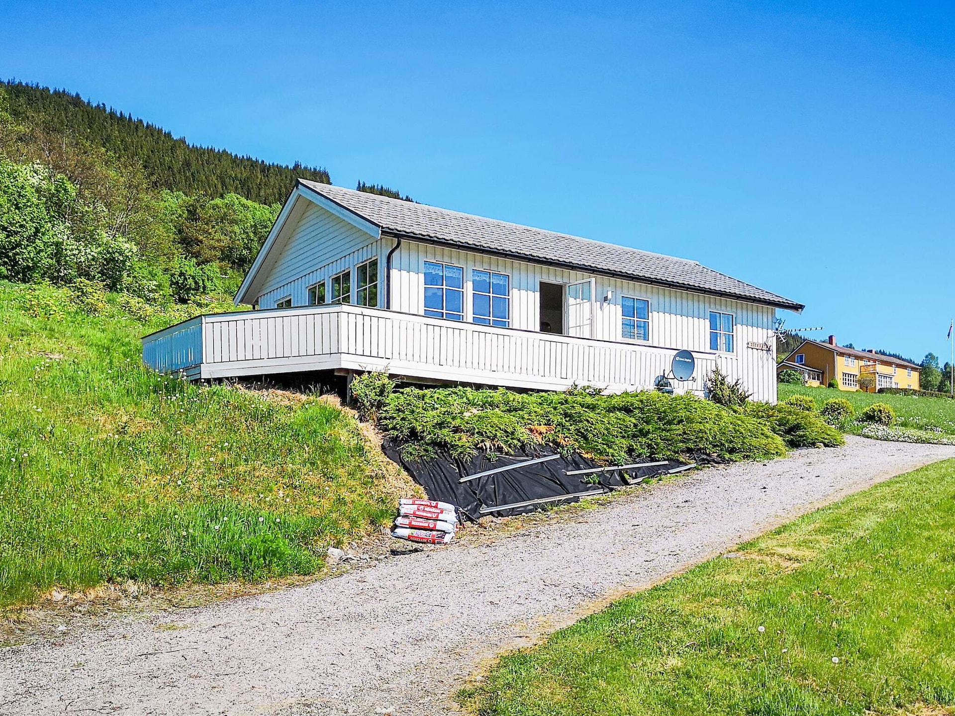 Licht vakantiehuis aan de Kvernesfjorden in Averøy - foto 1