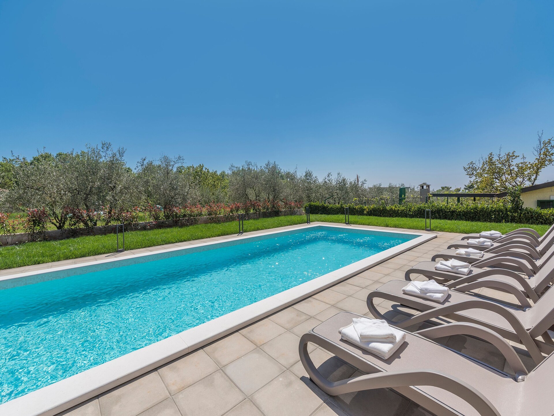 Luxe villa Blanca met privézwembad en zeezicht nabij Novigrad - foto 22