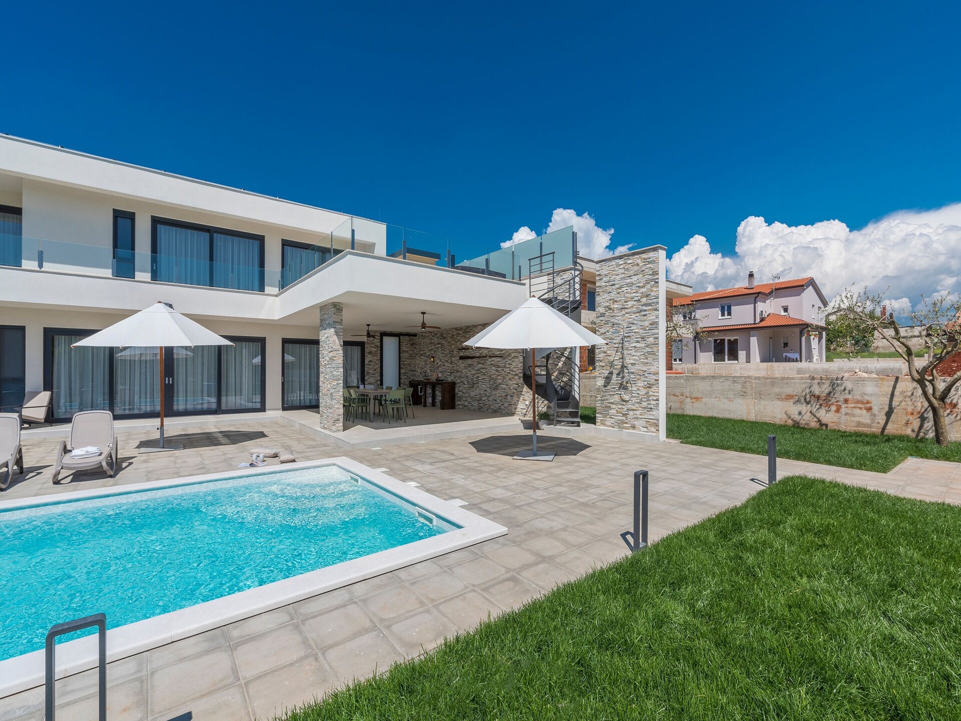 Luxe villa Blanca met privézwembad en zeezicht nabij Novigrad - foto 26