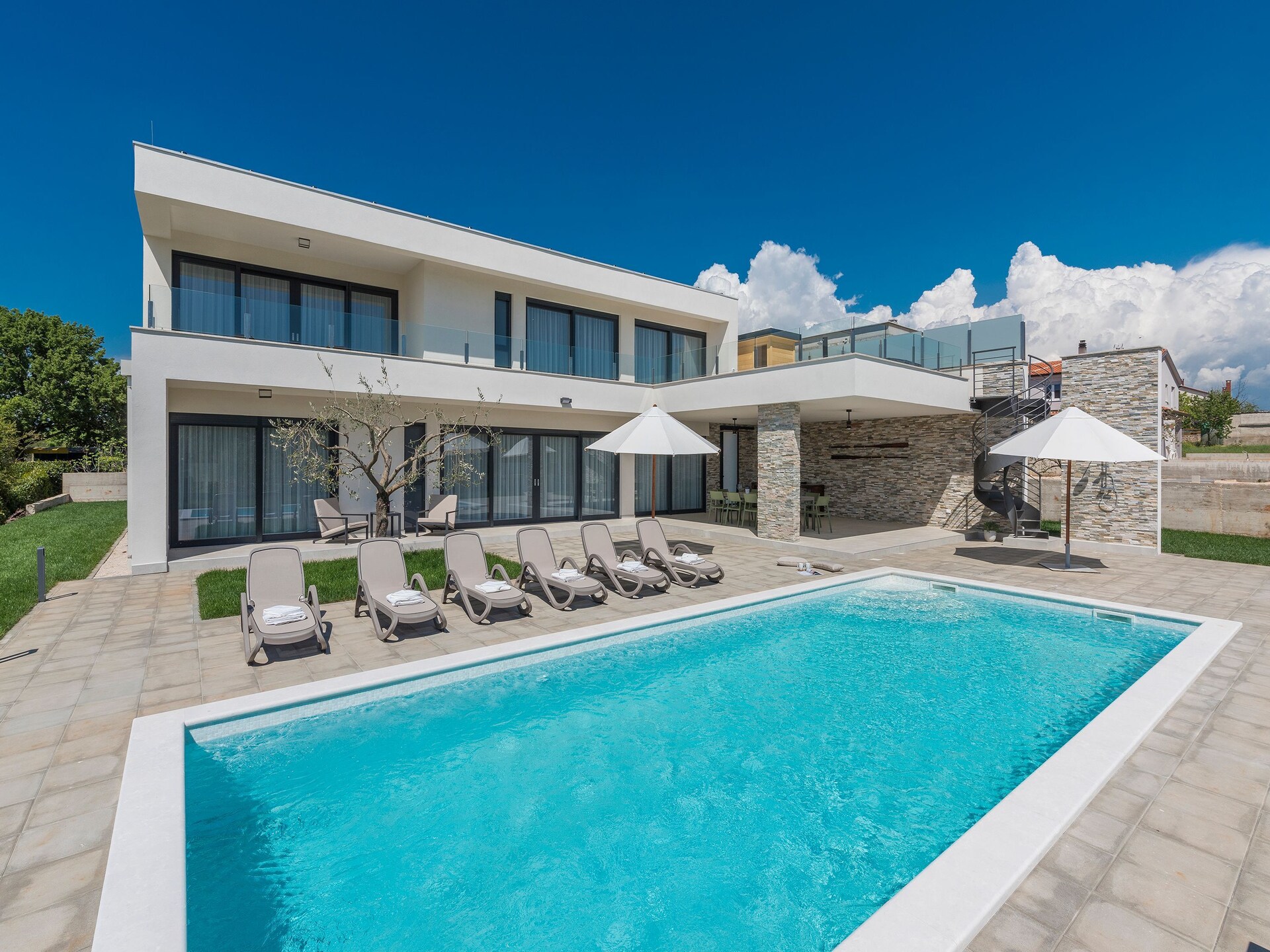 Luxe villa Blanca met privézwembad en zeezicht nabij Novigrad - foto 28