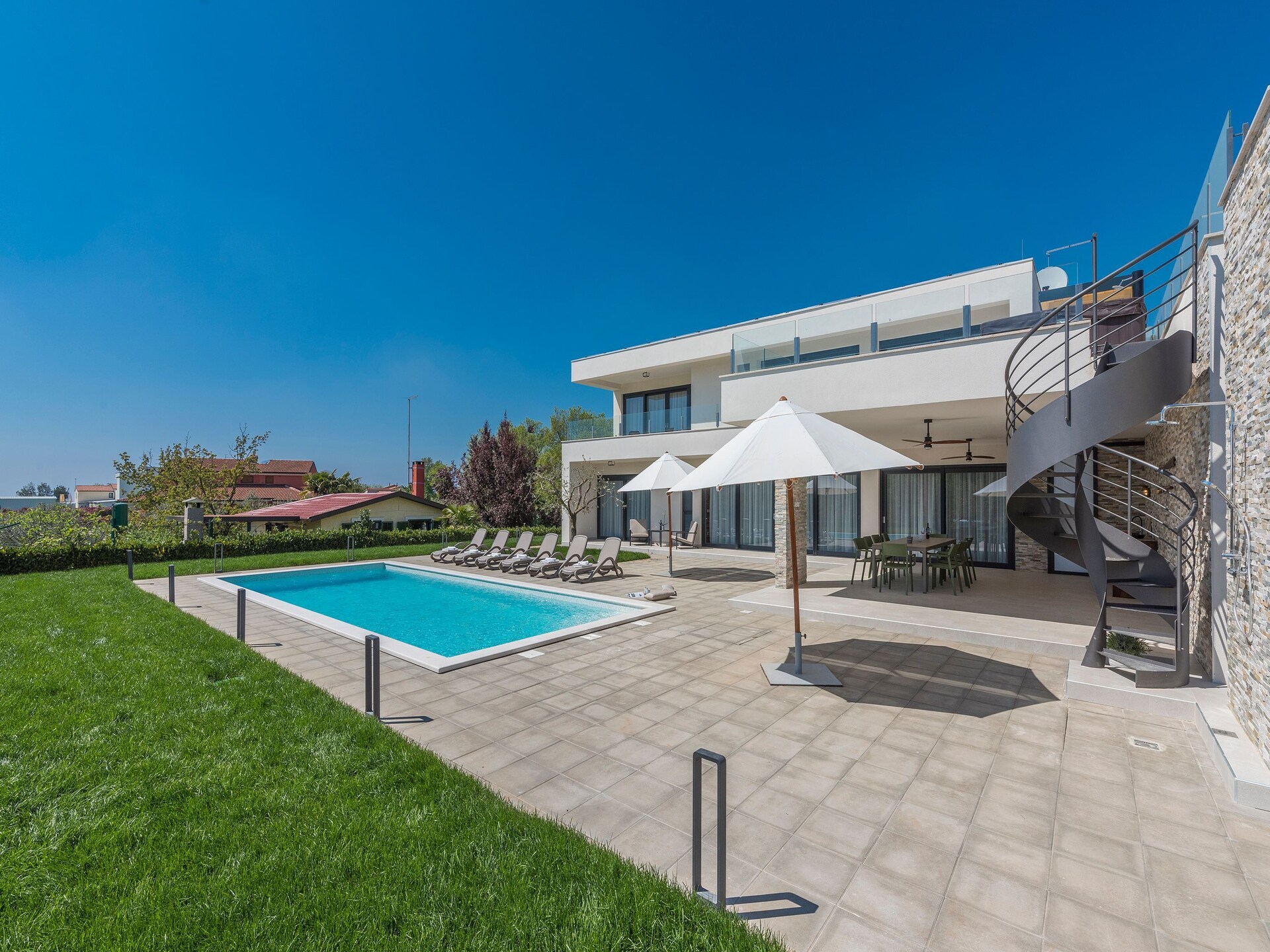 Luxe villa Blanca met privézwembad en zeezicht nabij Novigrad - foto 12