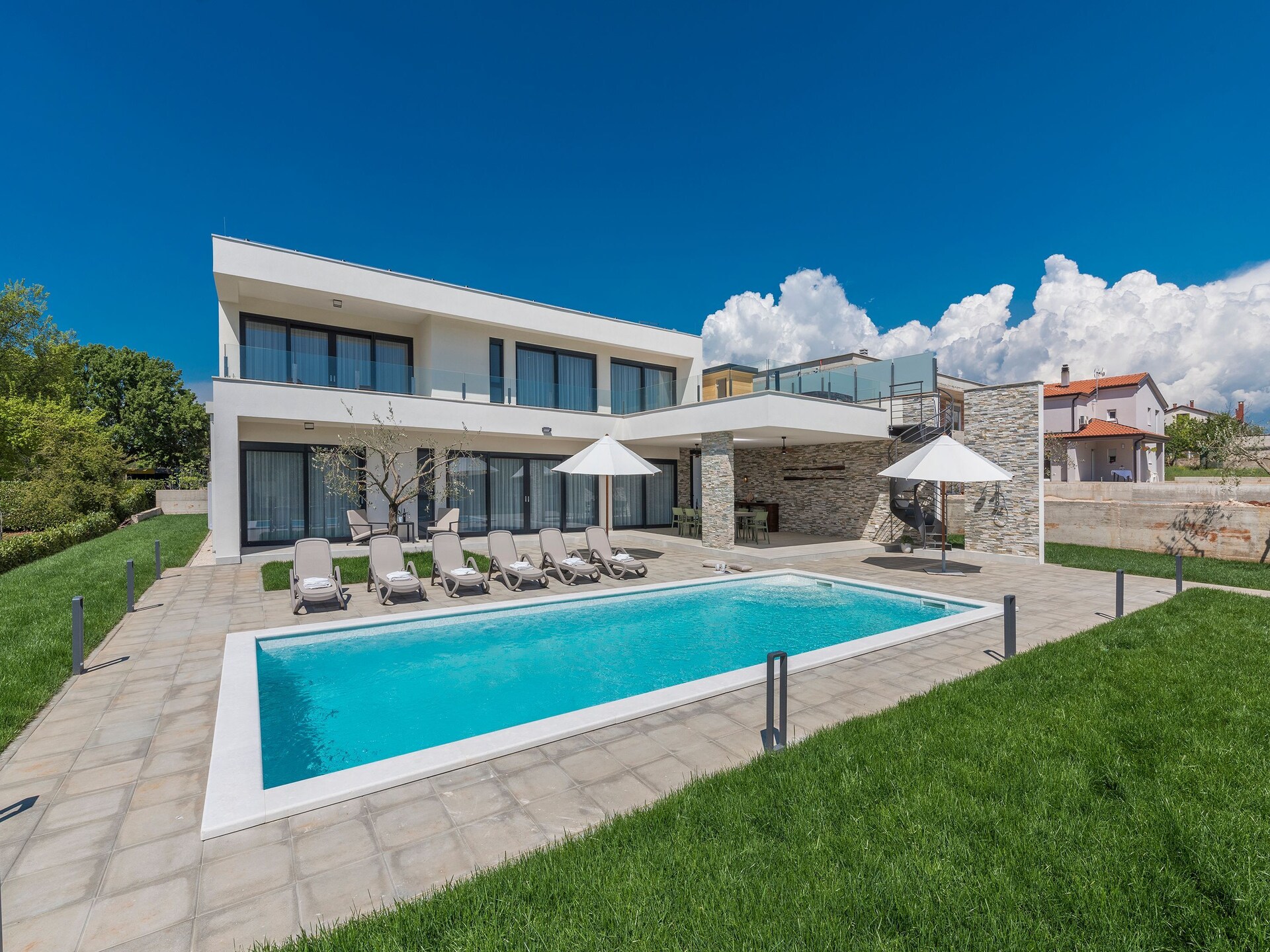 Luxe villa Blanca met privézwembad en zeezicht nabij Novigrad - foto 14