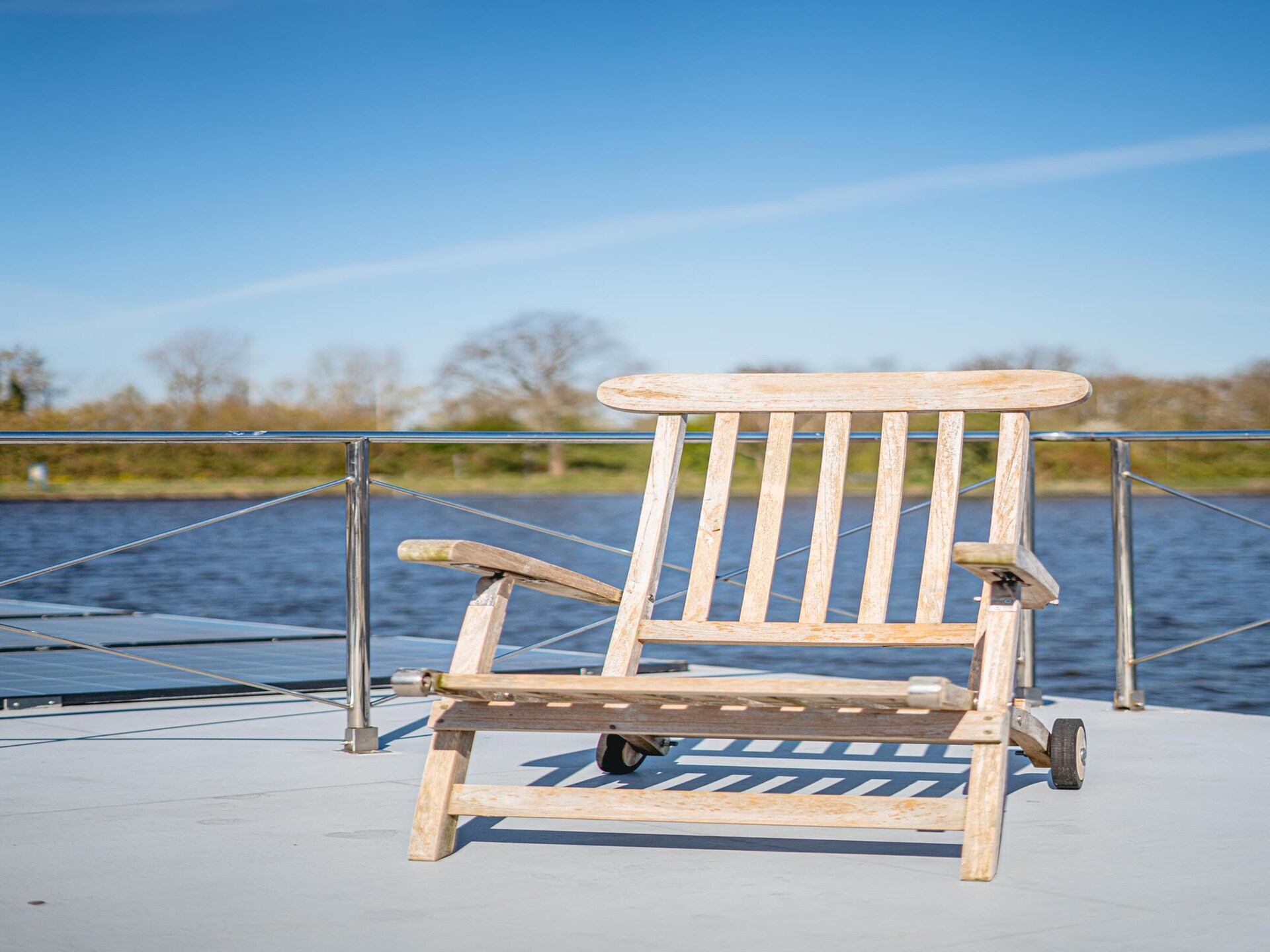 Sfeervolle woonboot met dubbel terras en panoramisch meerzicht in Uitgeest - foto 24
