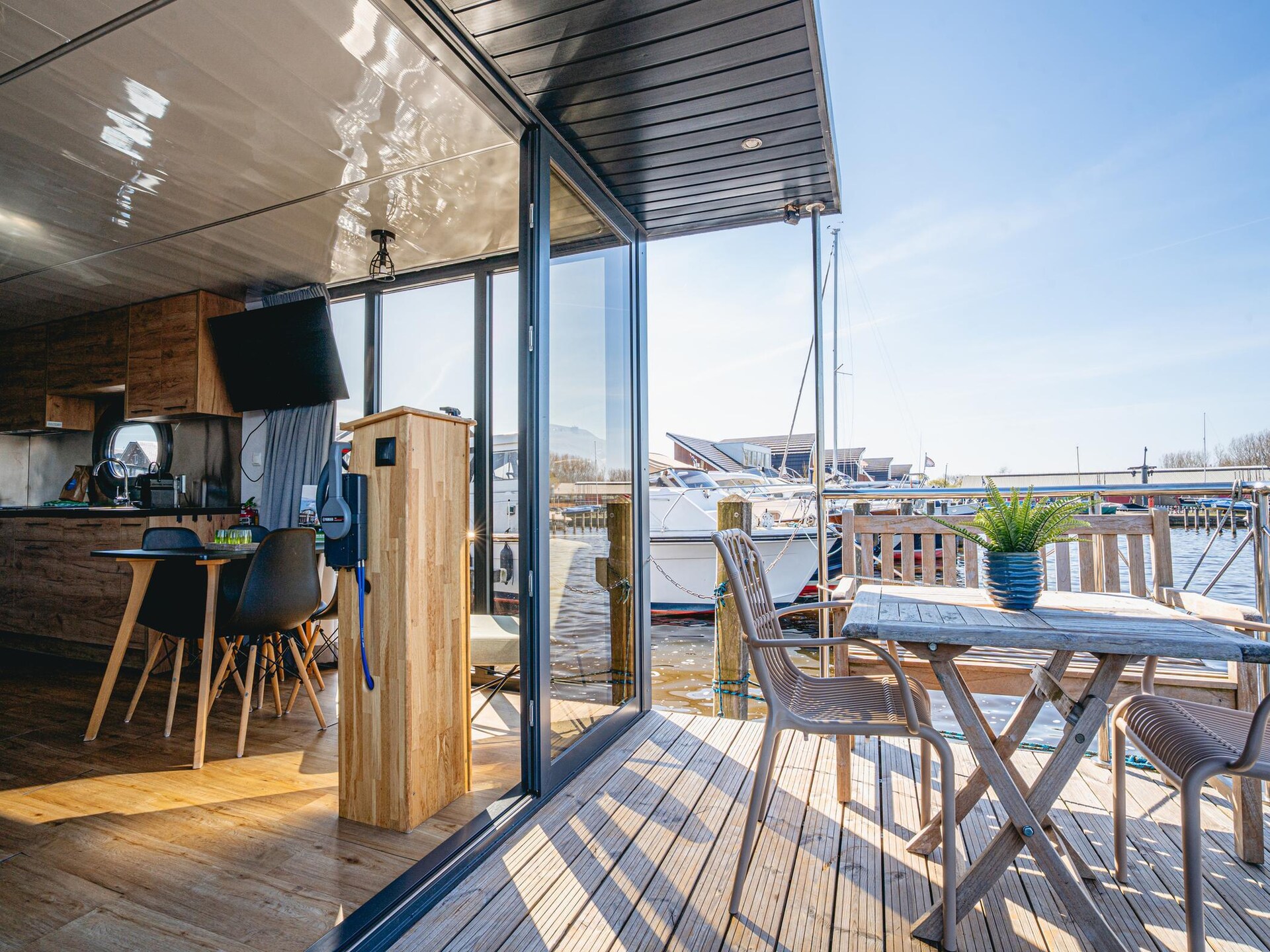 Sfeervolle woonboot met dubbel terras en panoramisch meerzicht in Uitgeest - foto 25