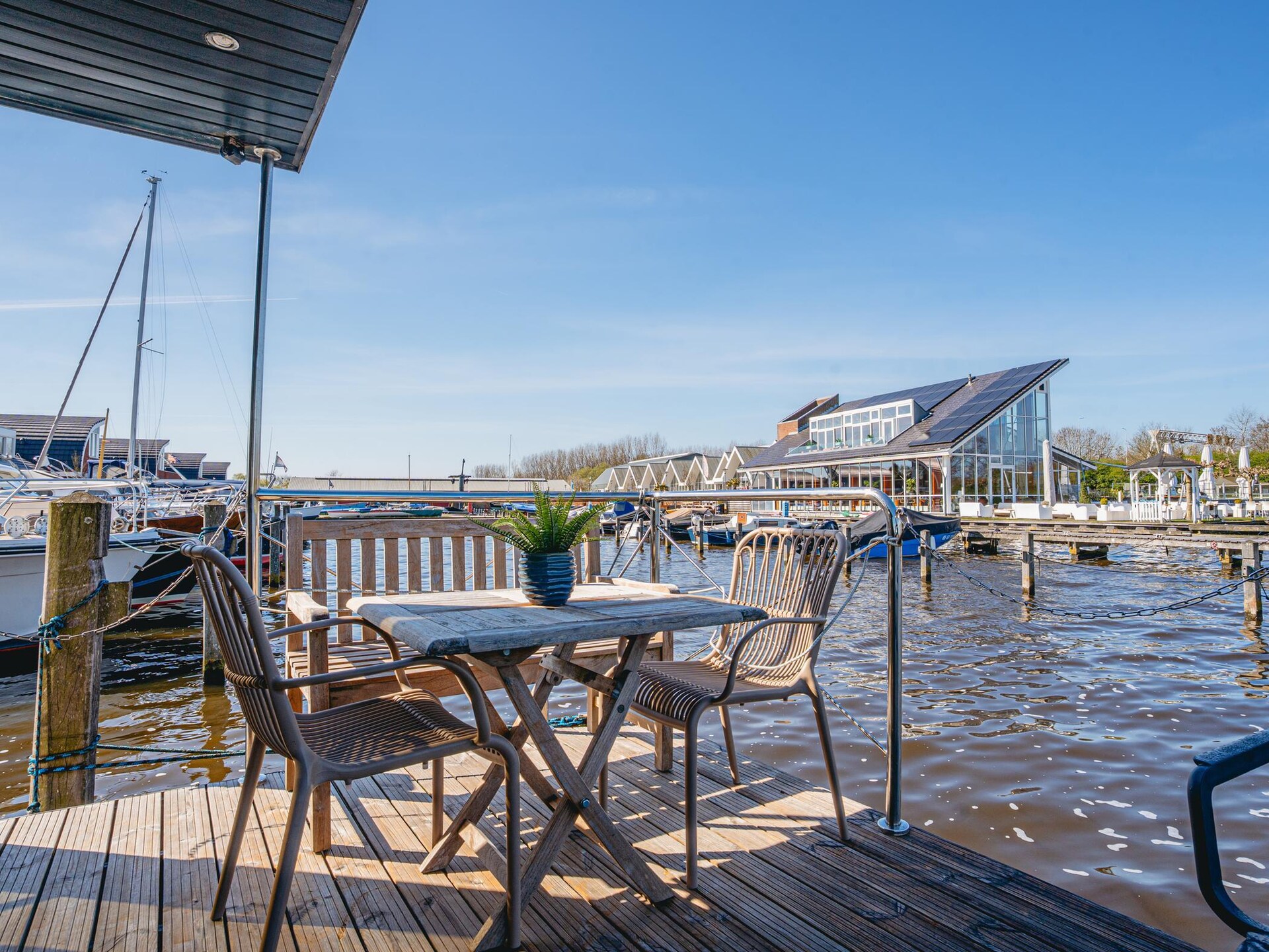 Sfeervolle woonboot met dubbel terras en panoramisch meerzicht in Uitgeest - foto 26