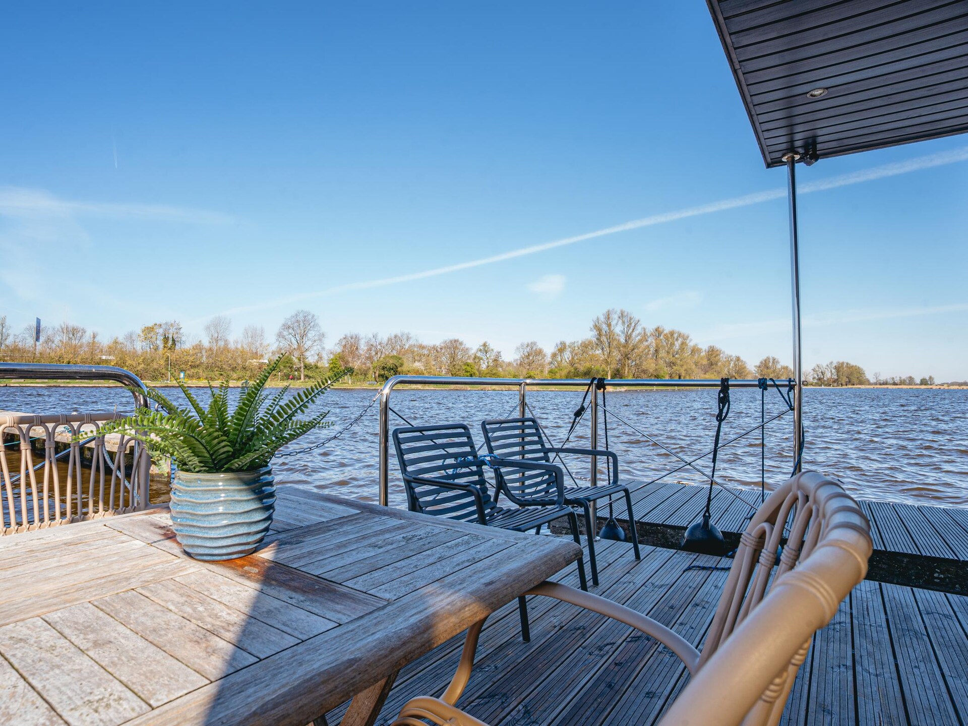 Sfeervolle woonboot met dubbel terras en panoramisch meerzicht in Uitgeest - foto 27