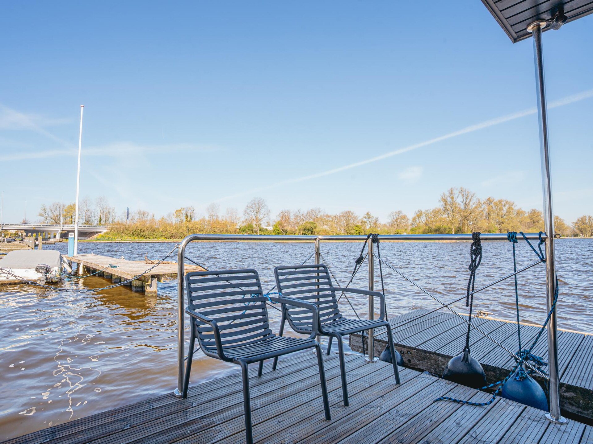 Sfeervolle woonboot met dubbel terras en panoramisch meerzicht in Uitgeest - foto 7