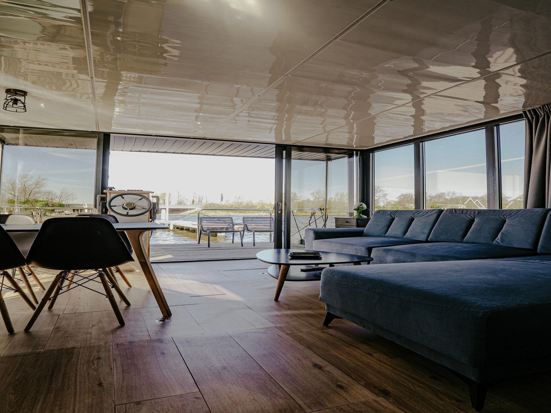 Sfeervolle woonboot met dubbel terras en panoramisch meerzicht in Uitgeest - foto 11